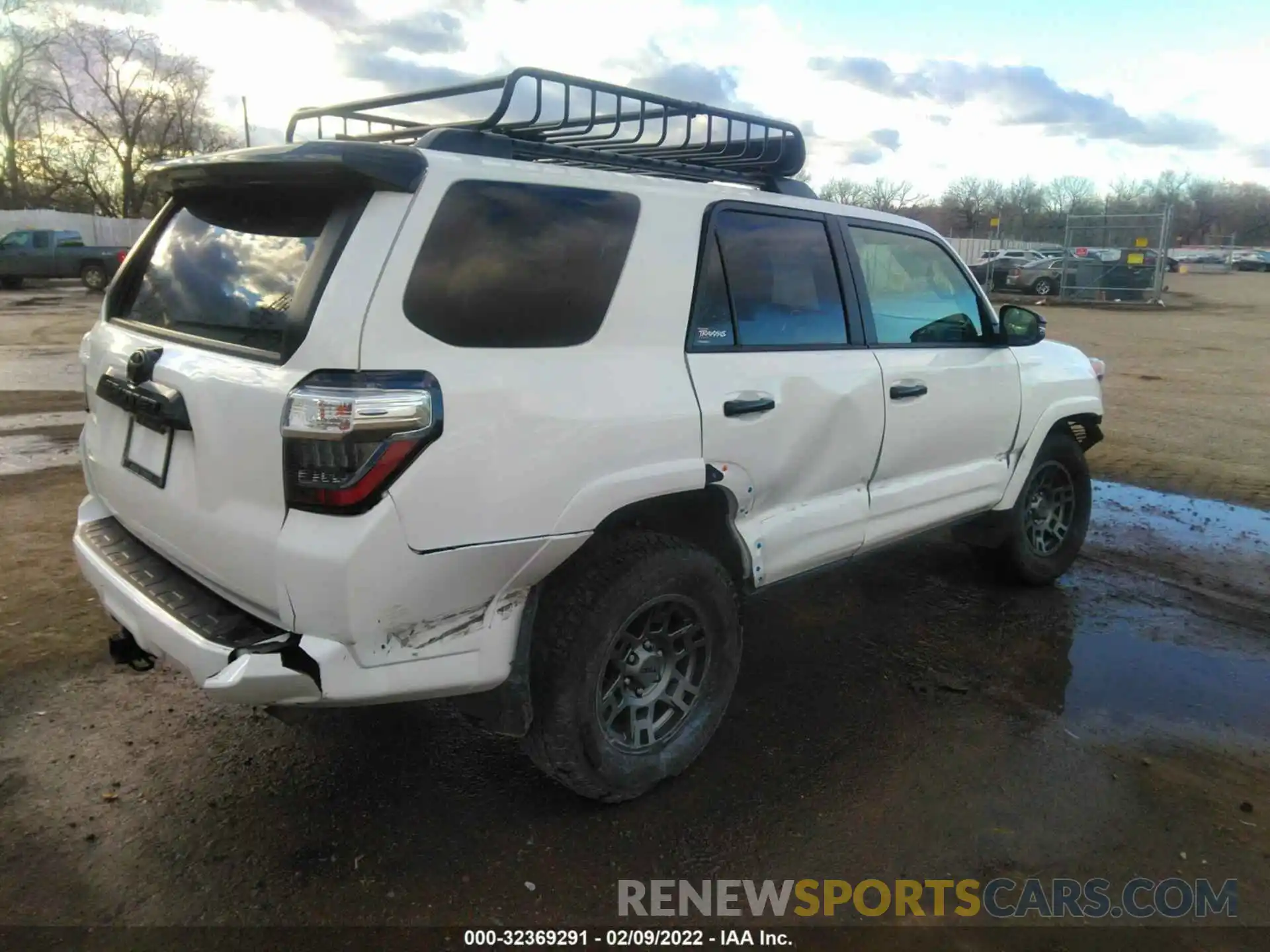 4 Фотография поврежденного автомобиля JTEBU5JRXL5833010 TOYOTA 4RUNNER 2020