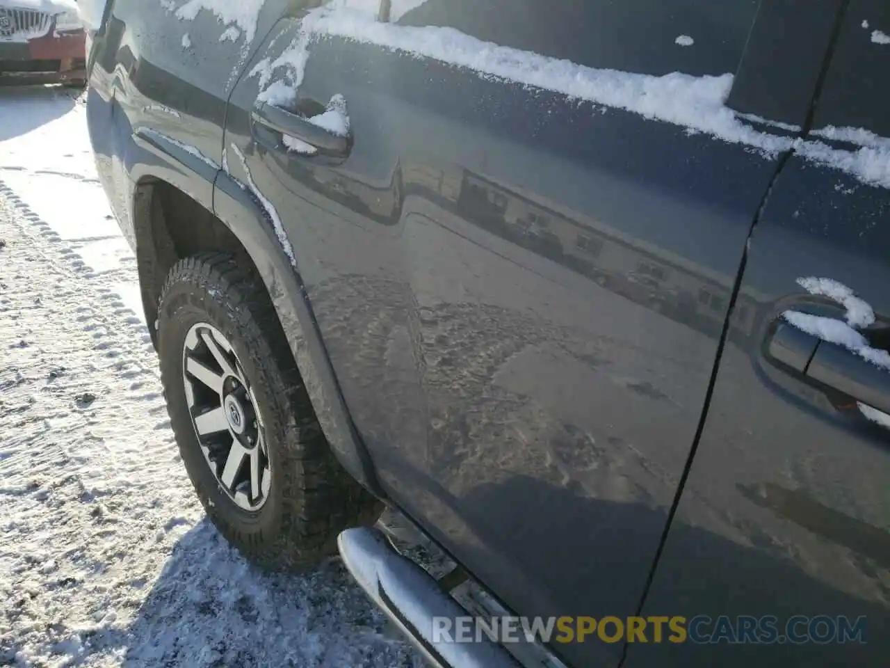 10 Photograph of a damaged car JTEBU5JRXL5835811 TOYOTA 4RUNNER 2020