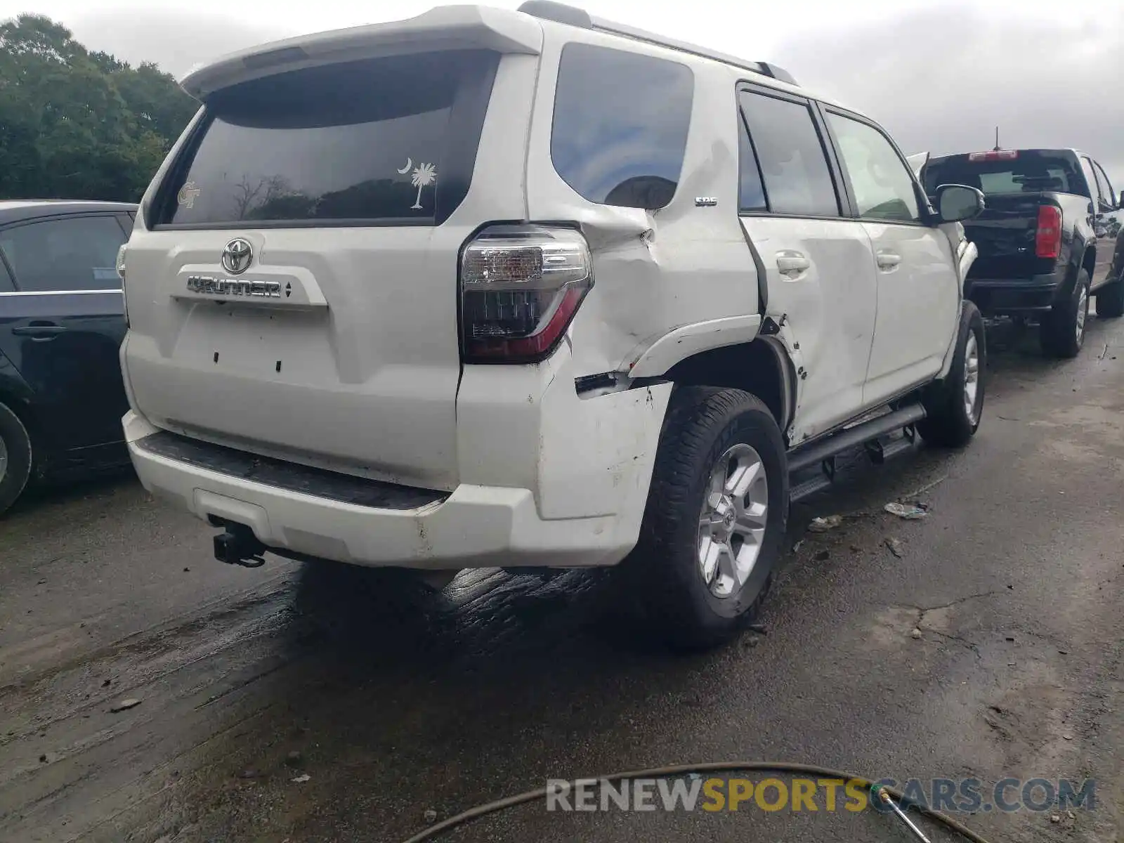 4 Photograph of a damaged car JTEZU5JR0L5214026 TOYOTA 4RUNNER 2020