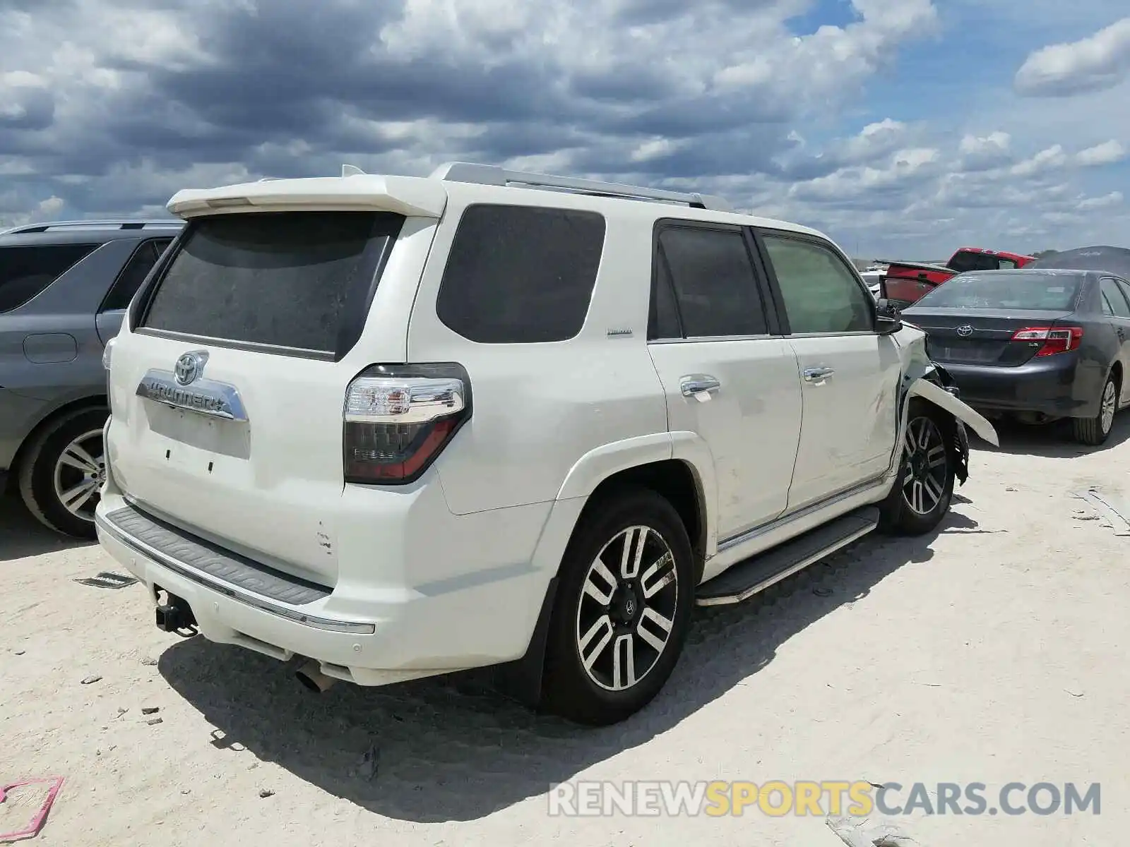 4 Photograph of a damaged car JTEZU5JR0L5215208 TOYOTA 4RUNNER 2020