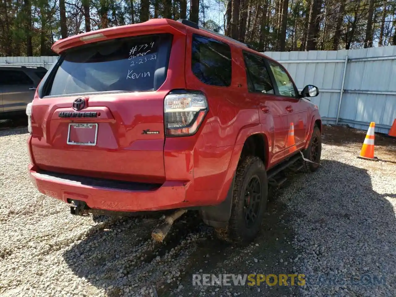 4 Photograph of a damaged car JTEZU5JR0L5216388 TOYOTA 4RUNNER 2020