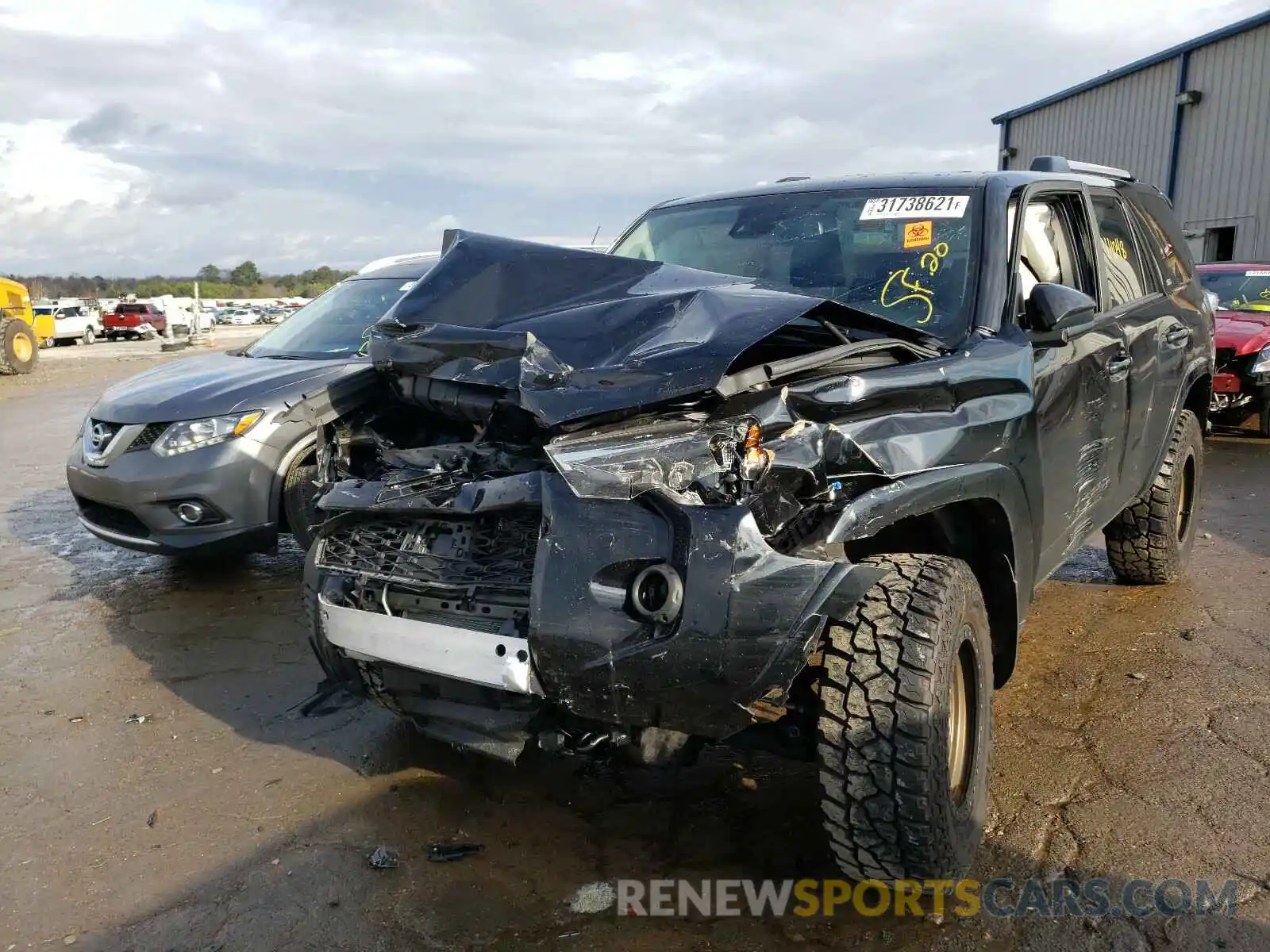 2 Photograph of a damaged car JTEZU5JR0L5219114 TOYOTA 4RUNNER 2020