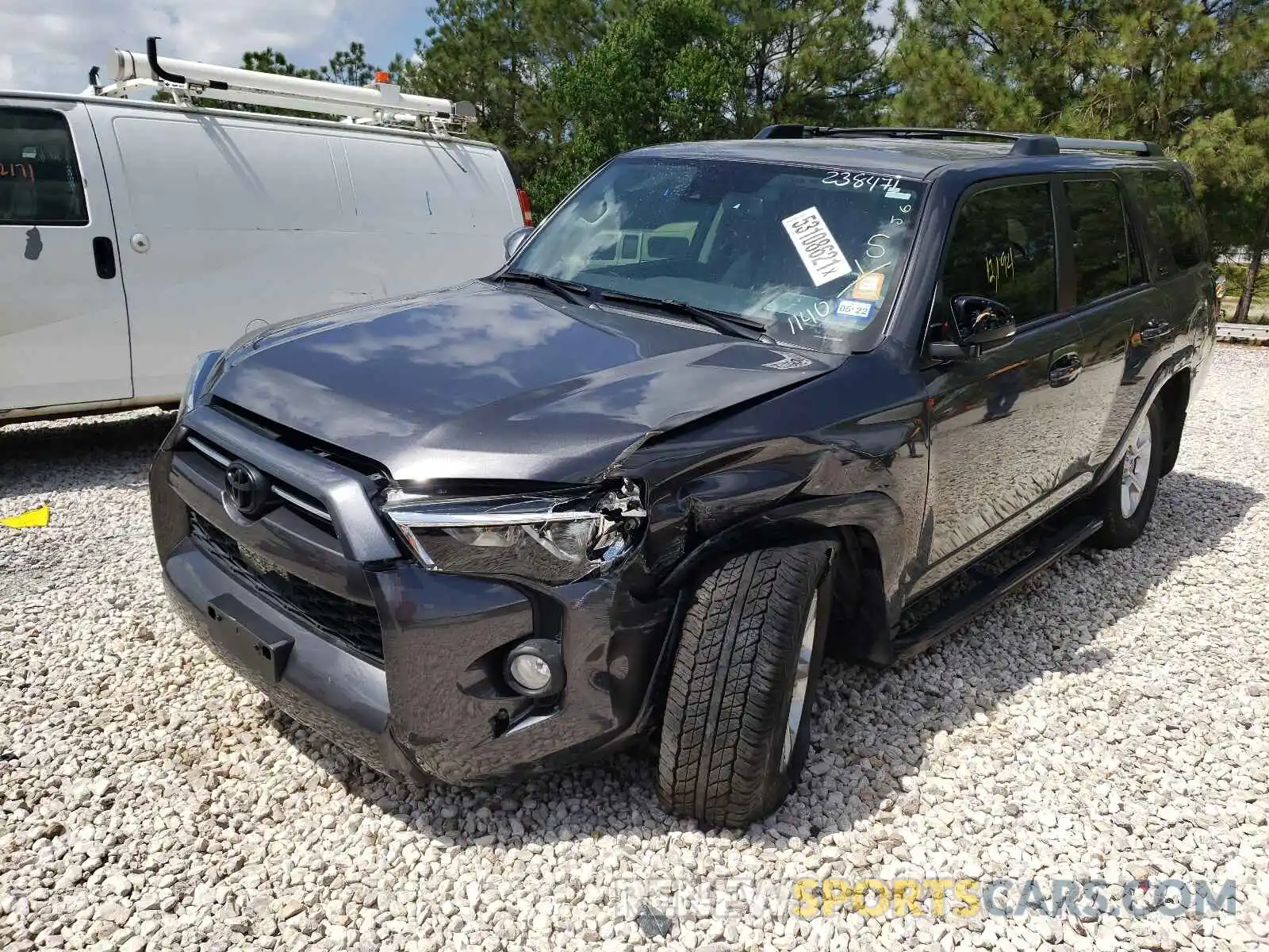 2 Photograph of a damaged car JTEZU5JR0L5221140 TOYOTA 4RUNNER 2020