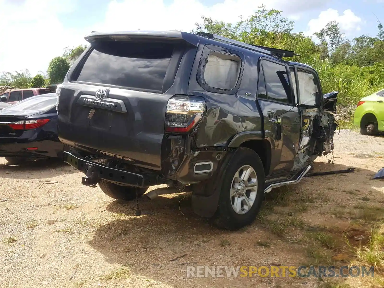 4 Photograph of a damaged car JTEZU5JR0L5221445 TOYOTA 4RUNNER 2020