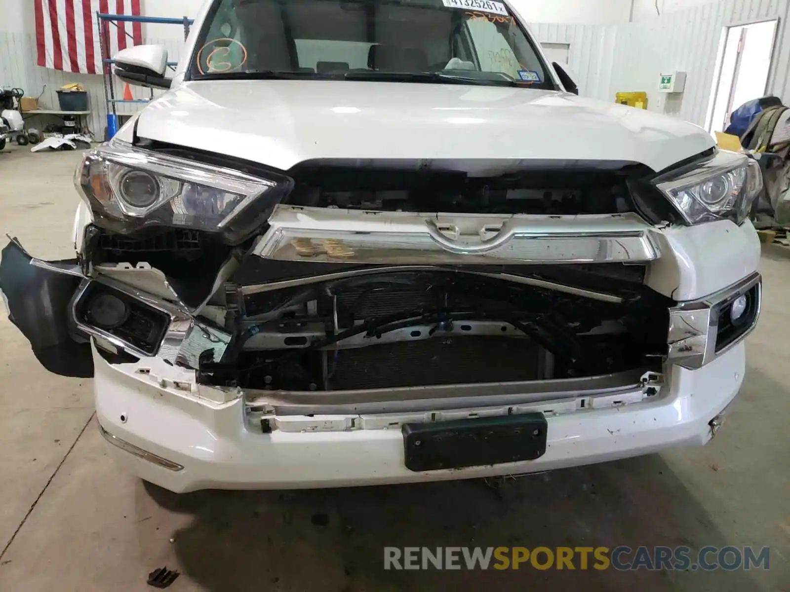 9 Photograph of a damaged car JTEZU5JR0L5223017 TOYOTA 4RUNNER 2020