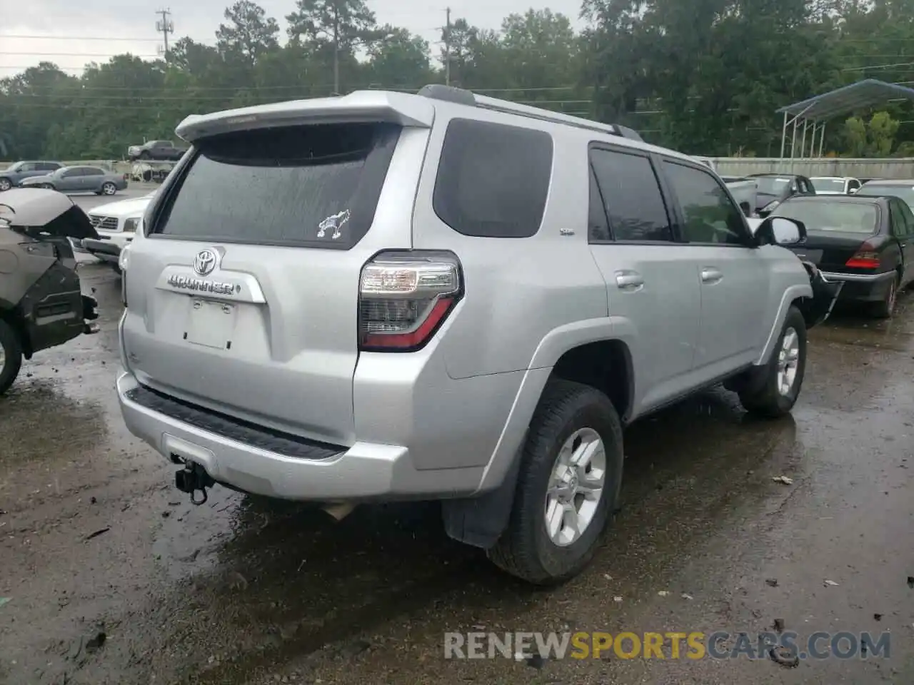 4 Photograph of a damaged car JTEZU5JR0L5223809 TOYOTA 4RUNNER 2020