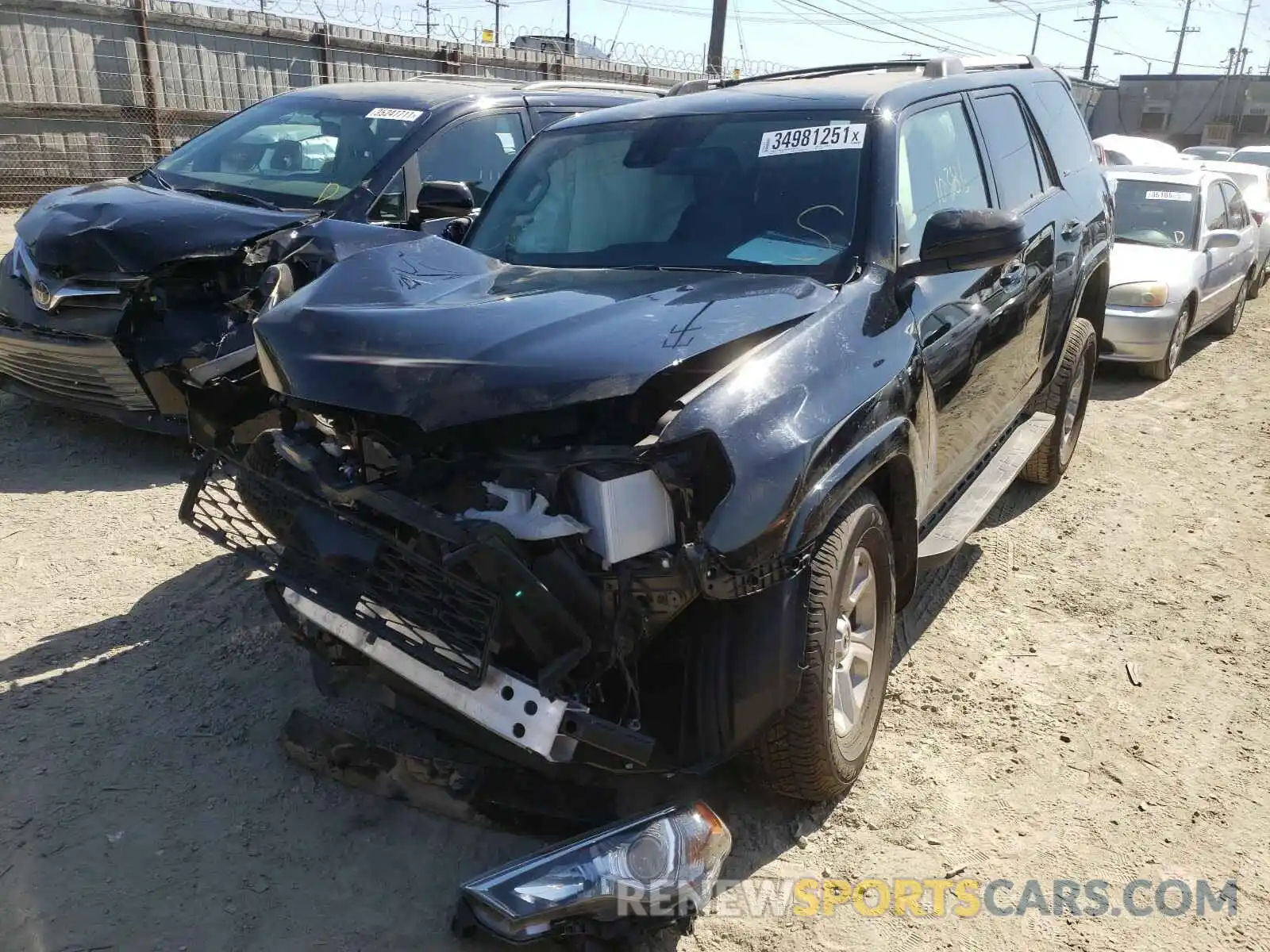 2 Photograph of a damaged car JTEZU5JR1L5215251 TOYOTA 4RUNNER 2020