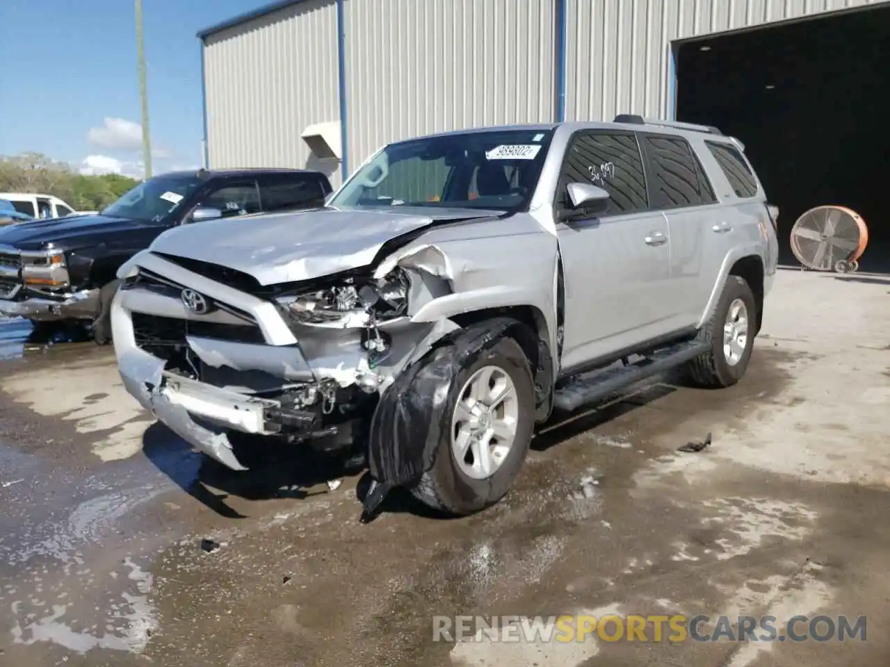 2 Photograph of a damaged car JTEZU5JR1L5218232 TOYOTA 4RUNNER 2020