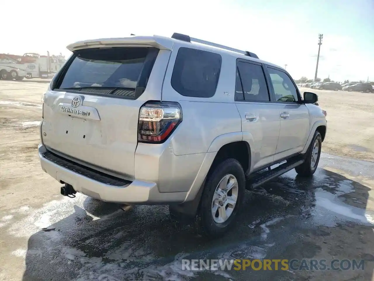 4 Photograph of a damaged car JTEZU5JR1L5218232 TOYOTA 4RUNNER 2020