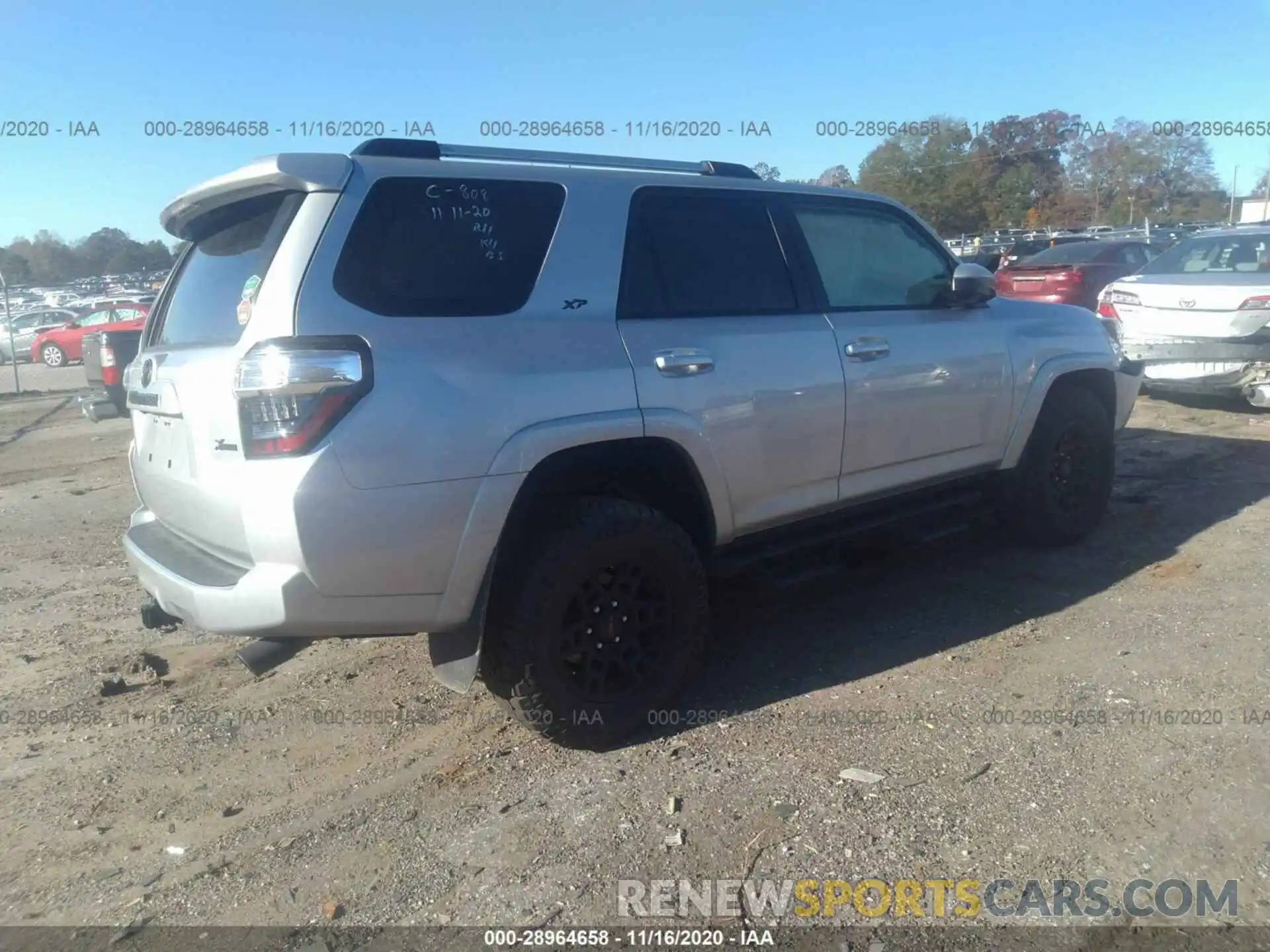 4 Photograph of a damaged car JTEZU5JR1L5219008 TOYOTA 4RUNNER 2020