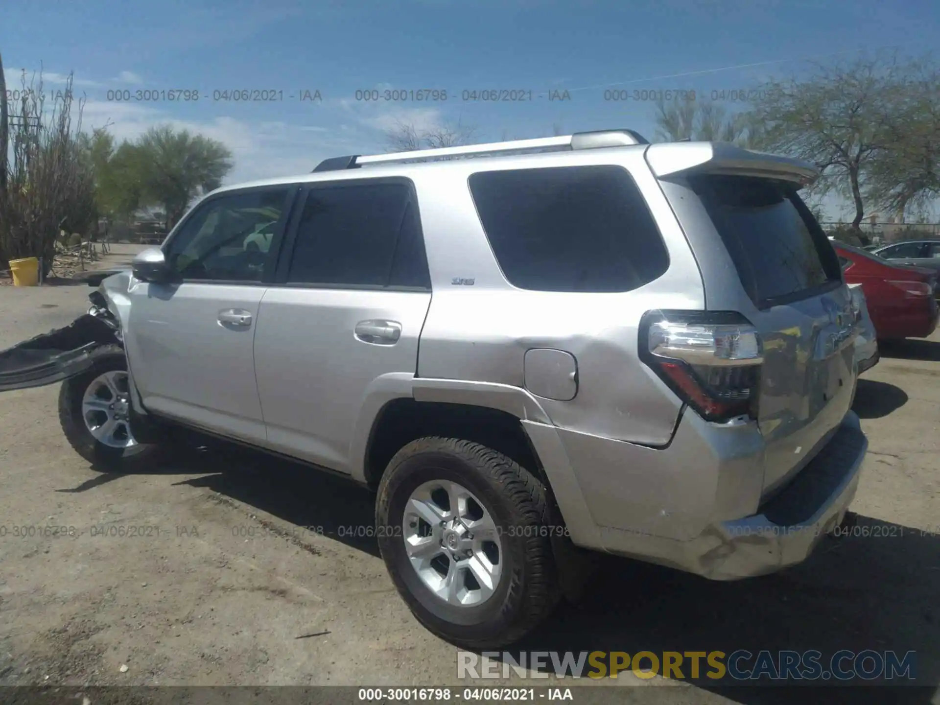 3 Photograph of a damaged car JTEZU5JR1L5220515 TOYOTA 4RUNNER 2020