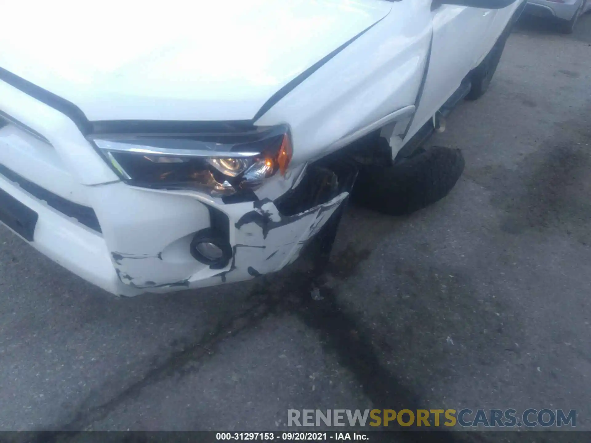 6 Photograph of a damaged car JTEZU5JR1L5223141 TOYOTA 4RUNNER 2020