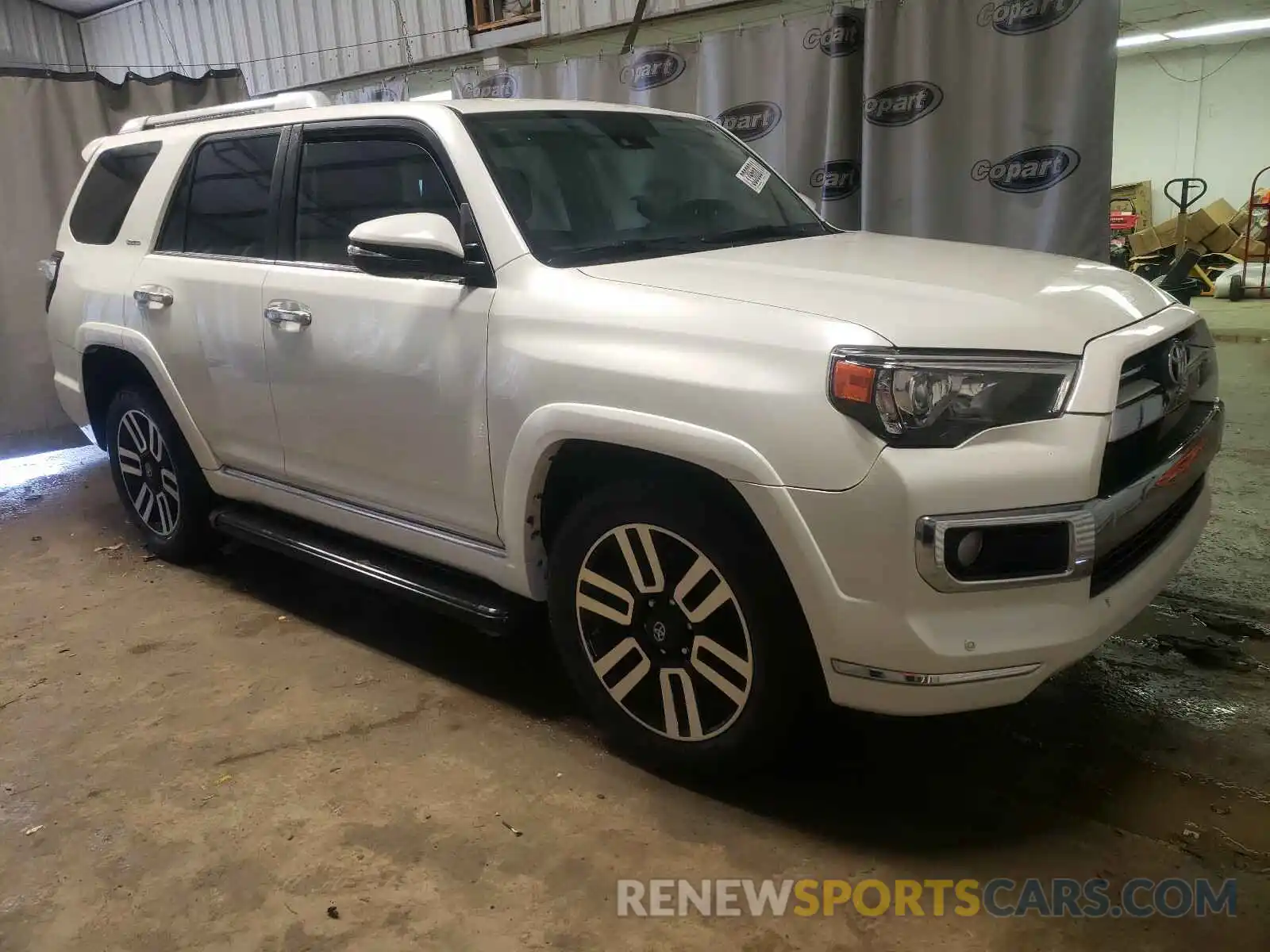 1 Photograph of a damaged car JTEZU5JR1L5223463 TOYOTA 4RUNNER 2020