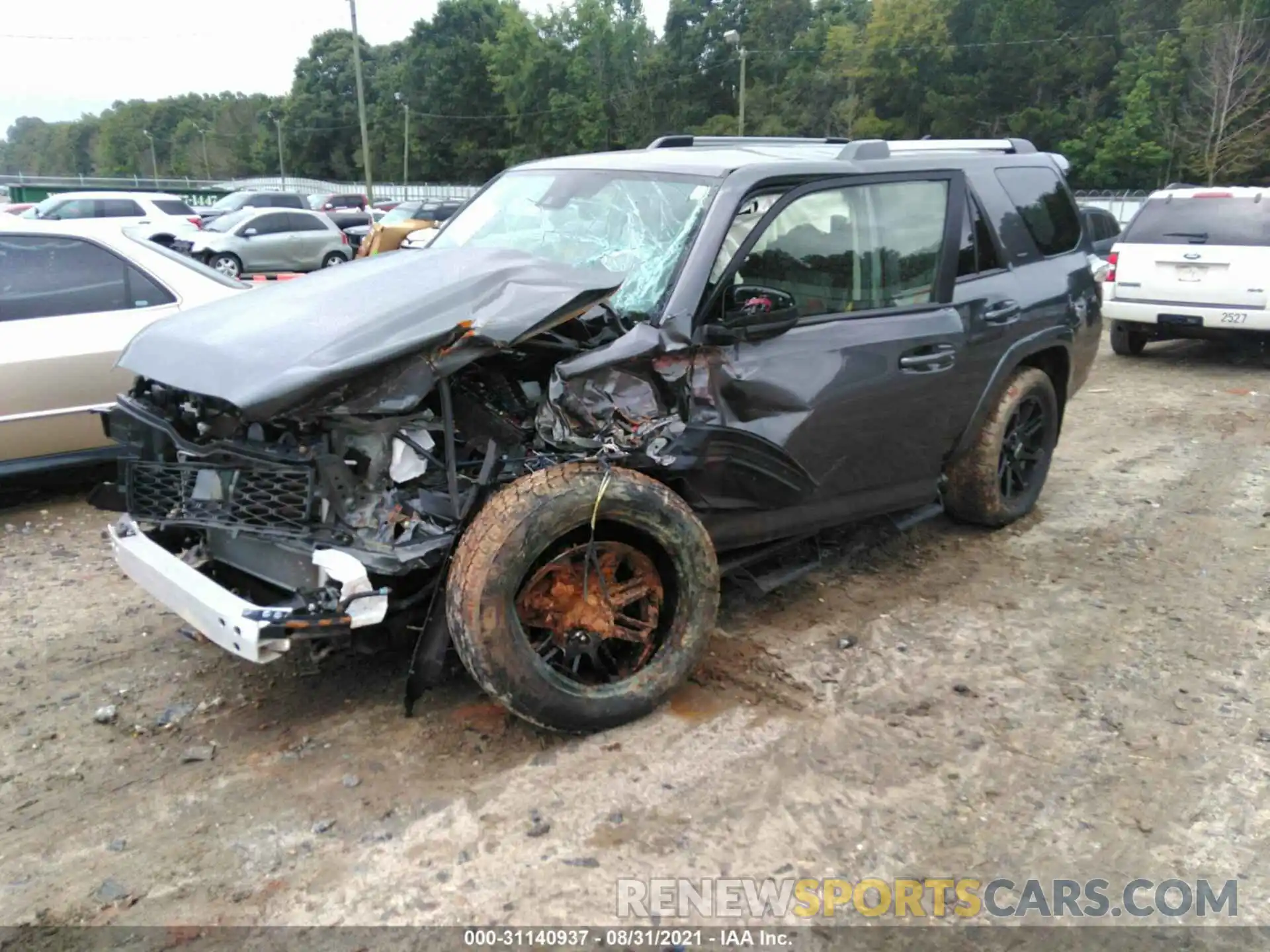 2 Photograph of a damaged car JTEZU5JR1L5225634 TOYOTA 4RUNNER 2020