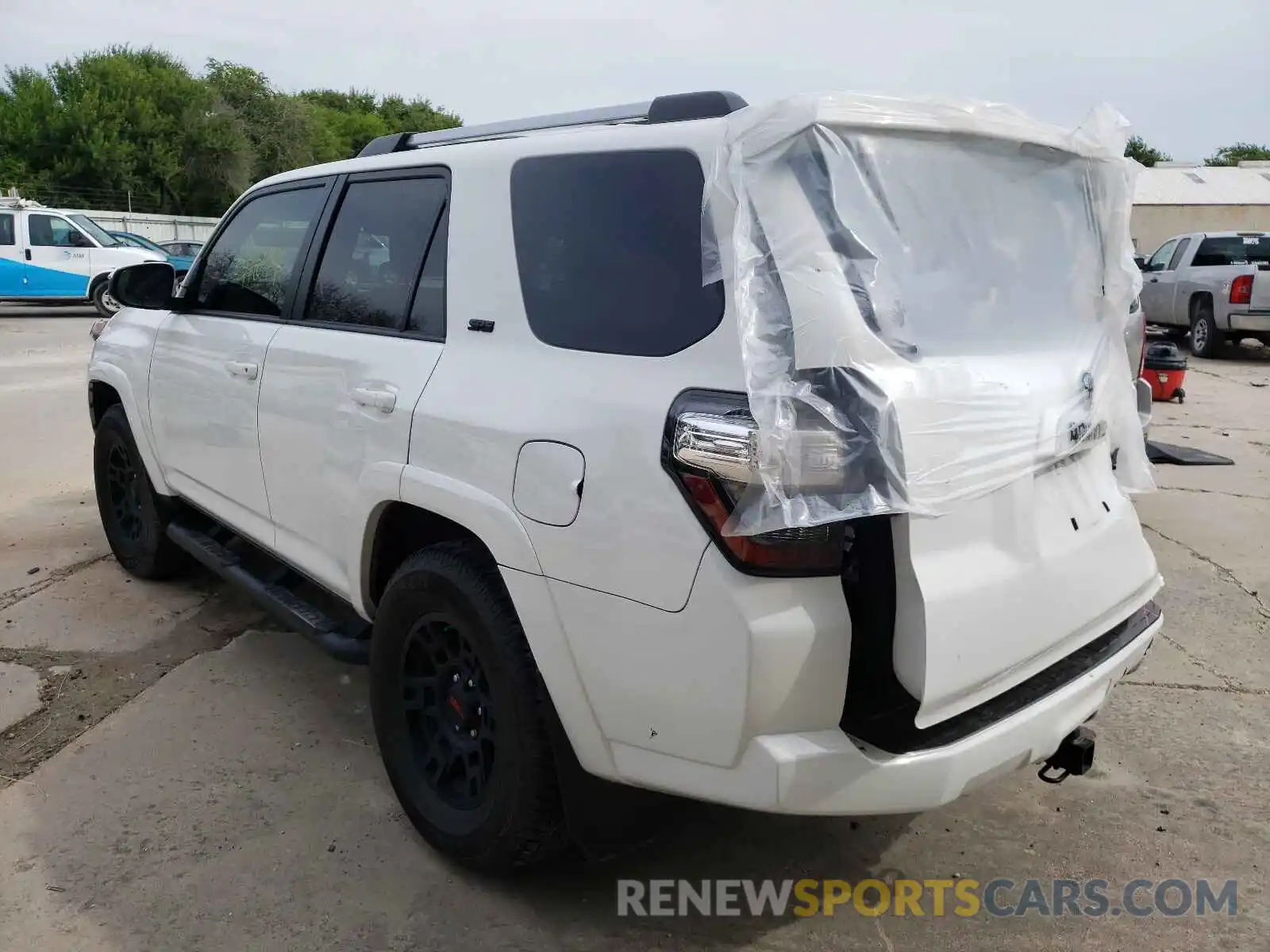 3 Photograph of a damaged car JTEZU5JR1L5227478 TOYOTA 4RUNNER 2020