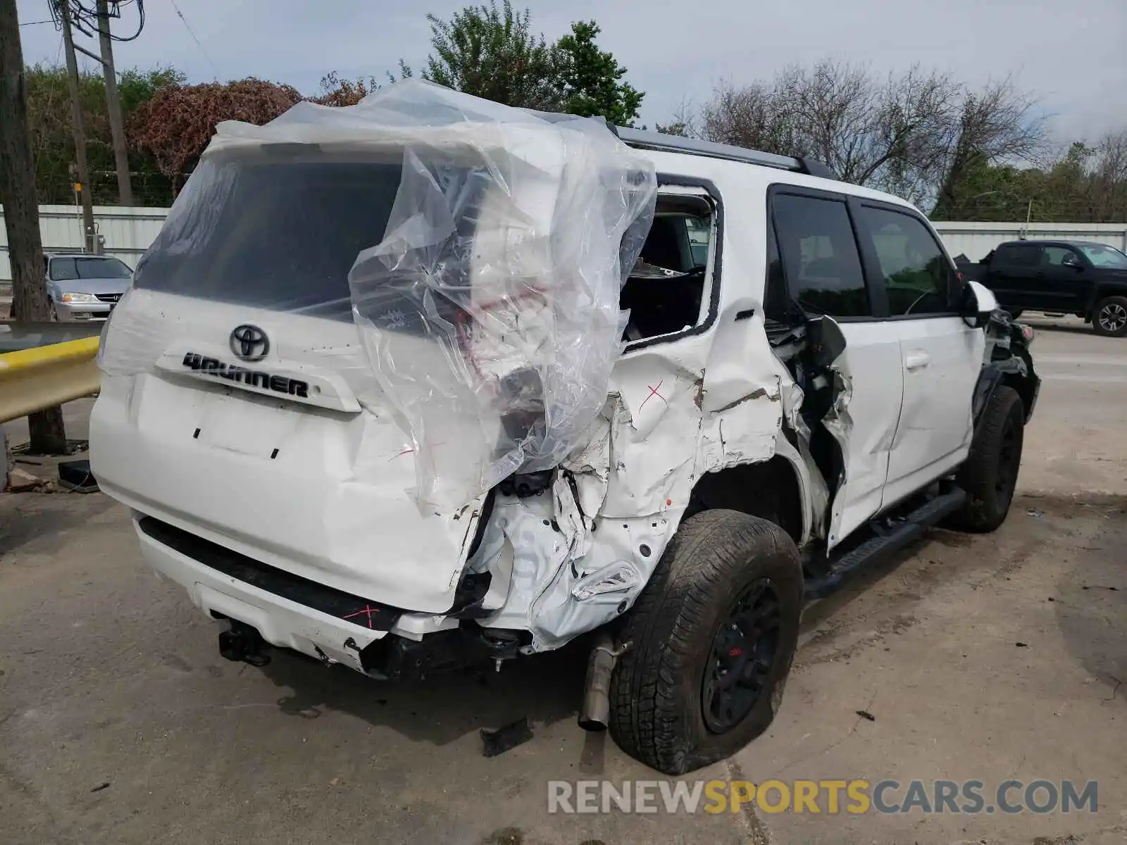 4 Photograph of a damaged car JTEZU5JR1L5227478 TOYOTA 4RUNNER 2020