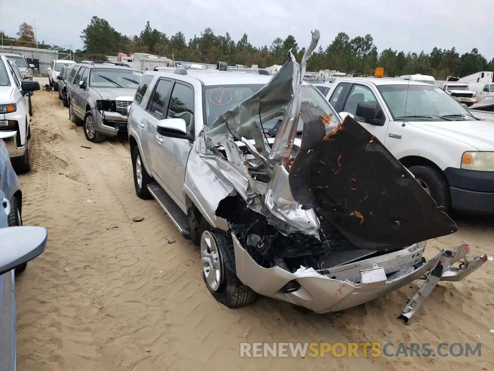 1 Photograph of a damaged car JTEZU5JR2L5213671 TOYOTA 4RUNNER 2020