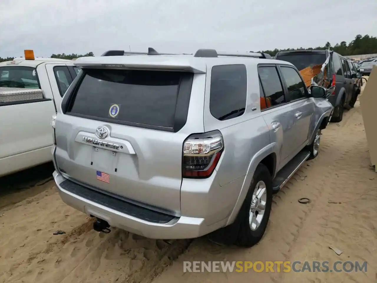 4 Photograph of a damaged car JTEZU5JR2L5213671 TOYOTA 4RUNNER 2020