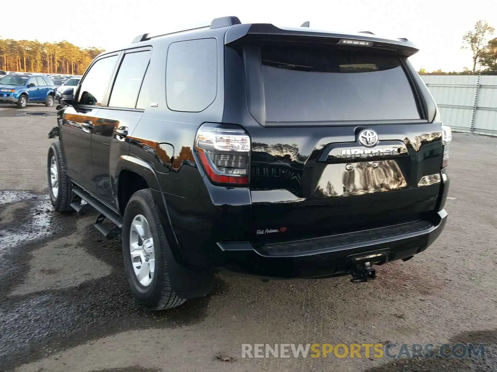 3 Photograph of a damaged car JTEZU5JR2L5214237 TOYOTA 4RUNNER 2020