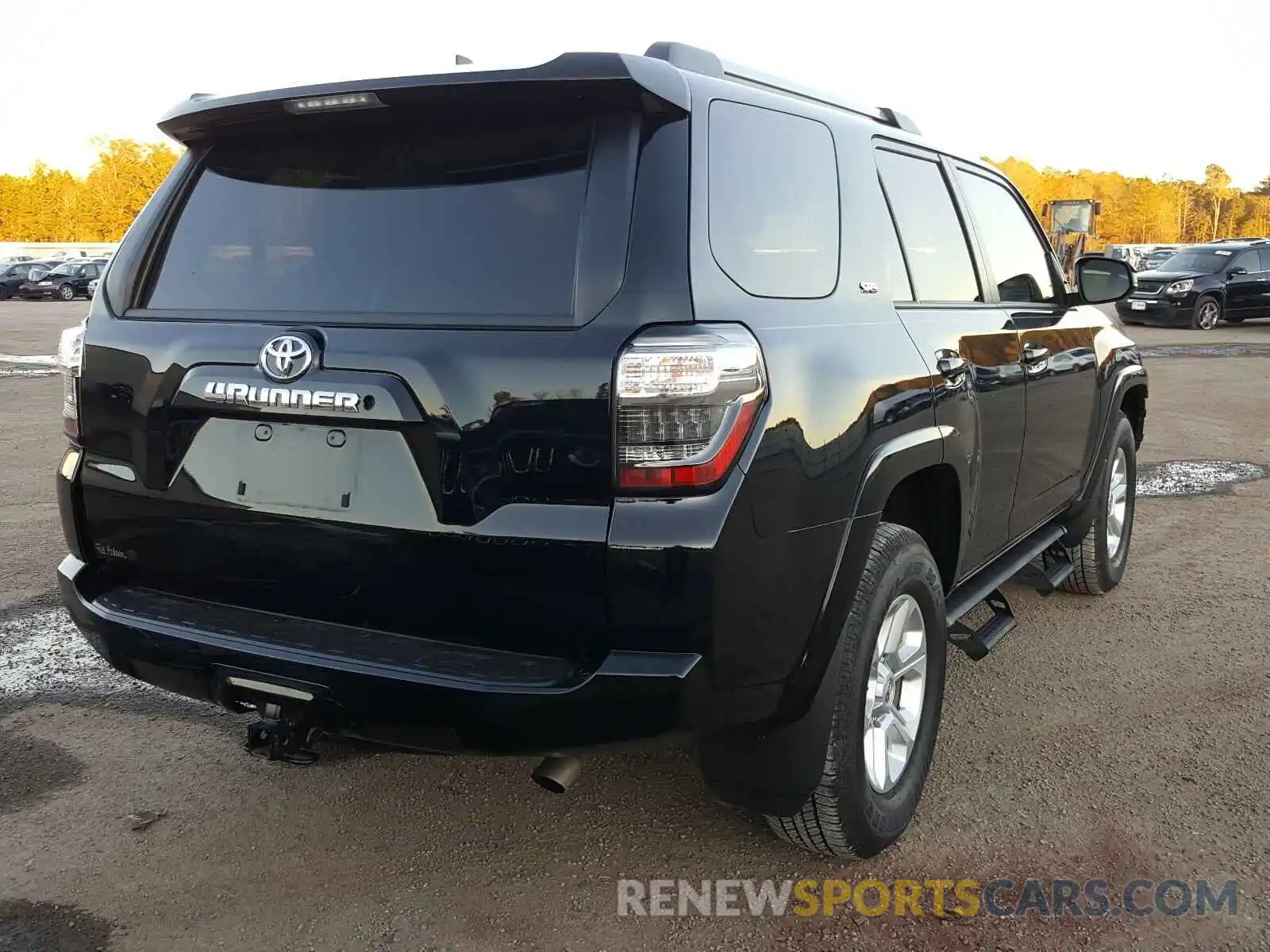 4 Photograph of a damaged car JTEZU5JR2L5214237 TOYOTA 4RUNNER 2020