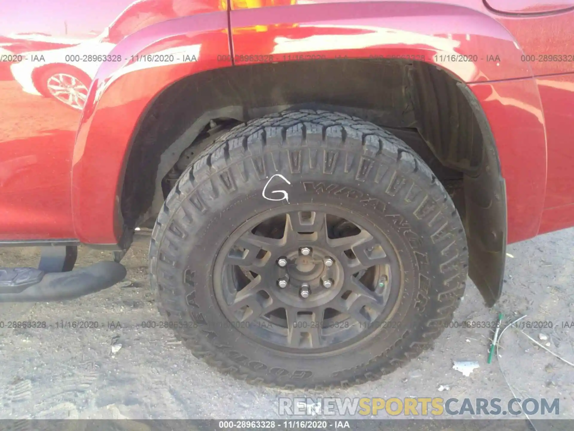 11 Photograph of a damaged car JTEZU5JR2L5215033 TOYOTA 4RUNNER 2020