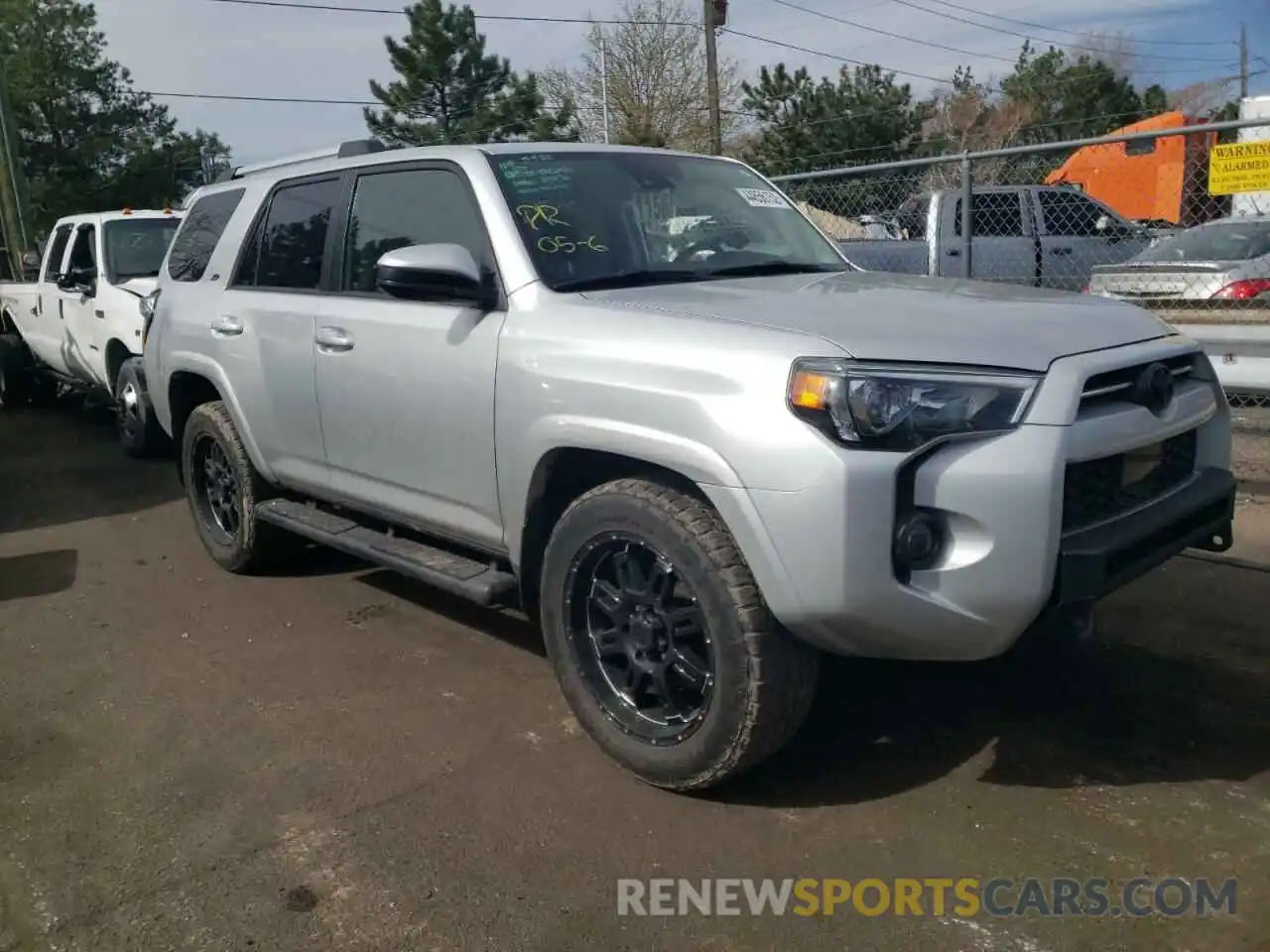 1 Photograph of a damaged car JTEZU5JR2L5218160 TOYOTA 4RUNNER 2020