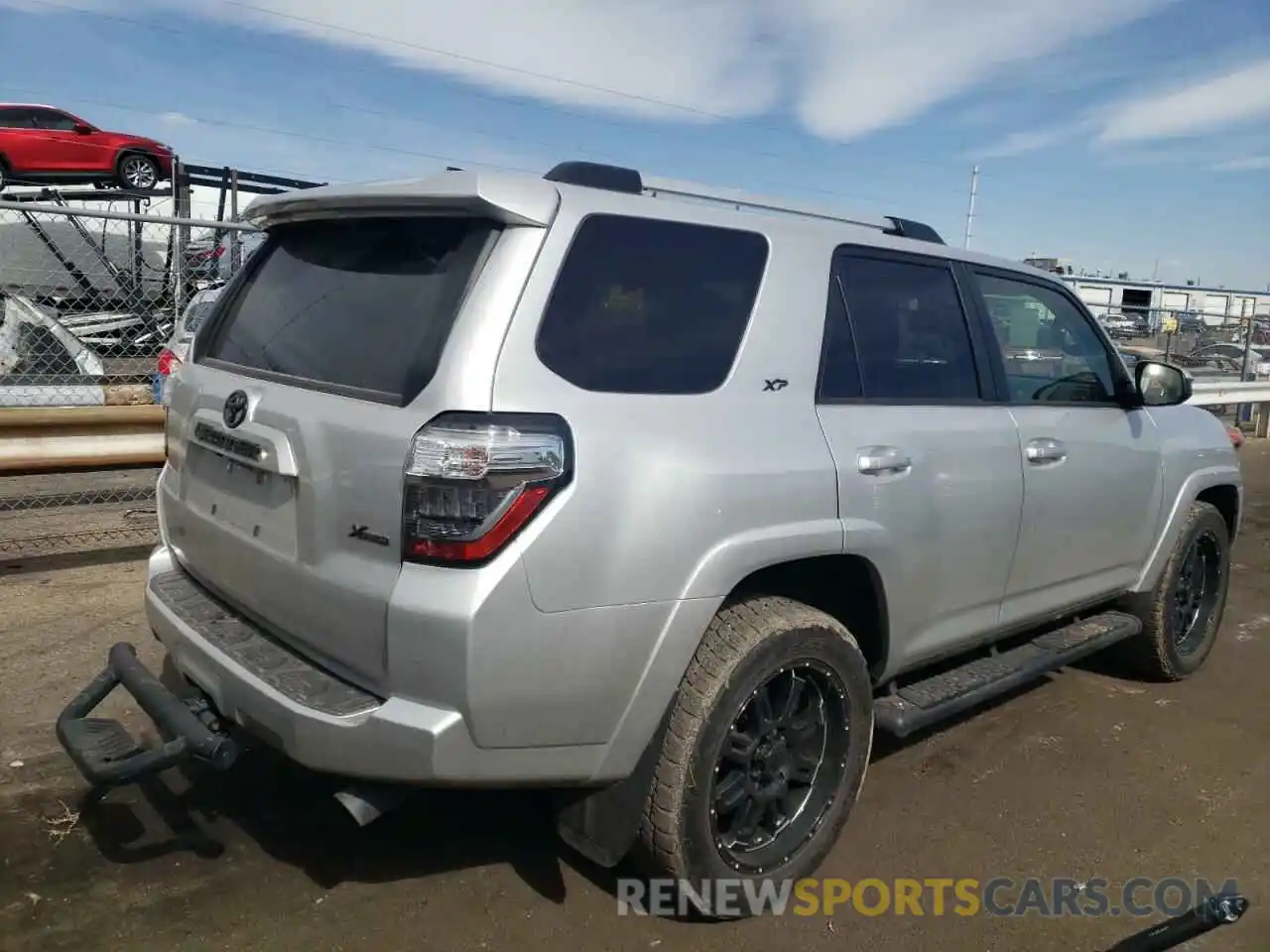 4 Photograph of a damaged car JTEZU5JR2L5218160 TOYOTA 4RUNNER 2020