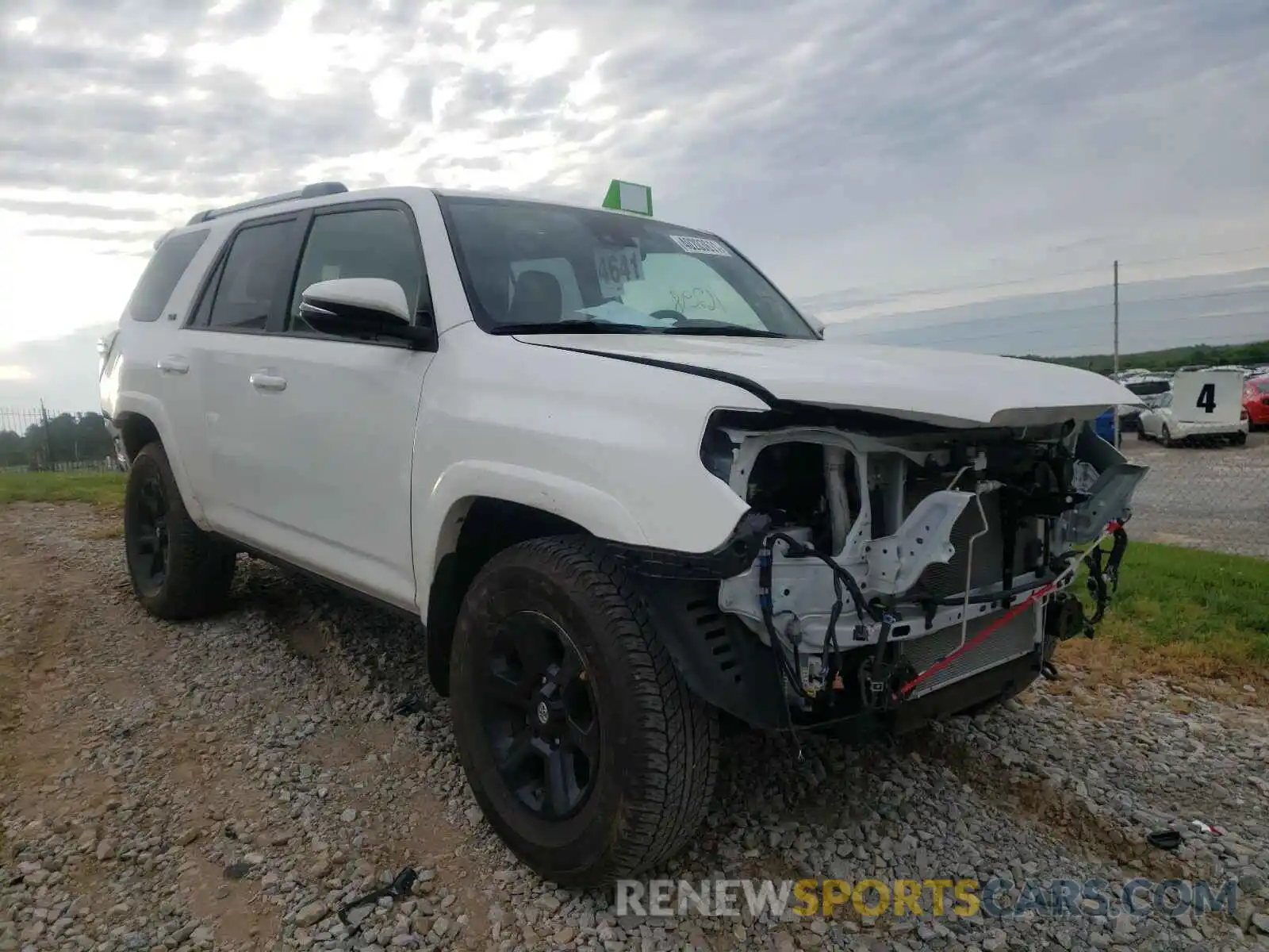 1 Photograph of a damaged car JTEZU5JR2L5219017 TOYOTA 4RUNNER 2020