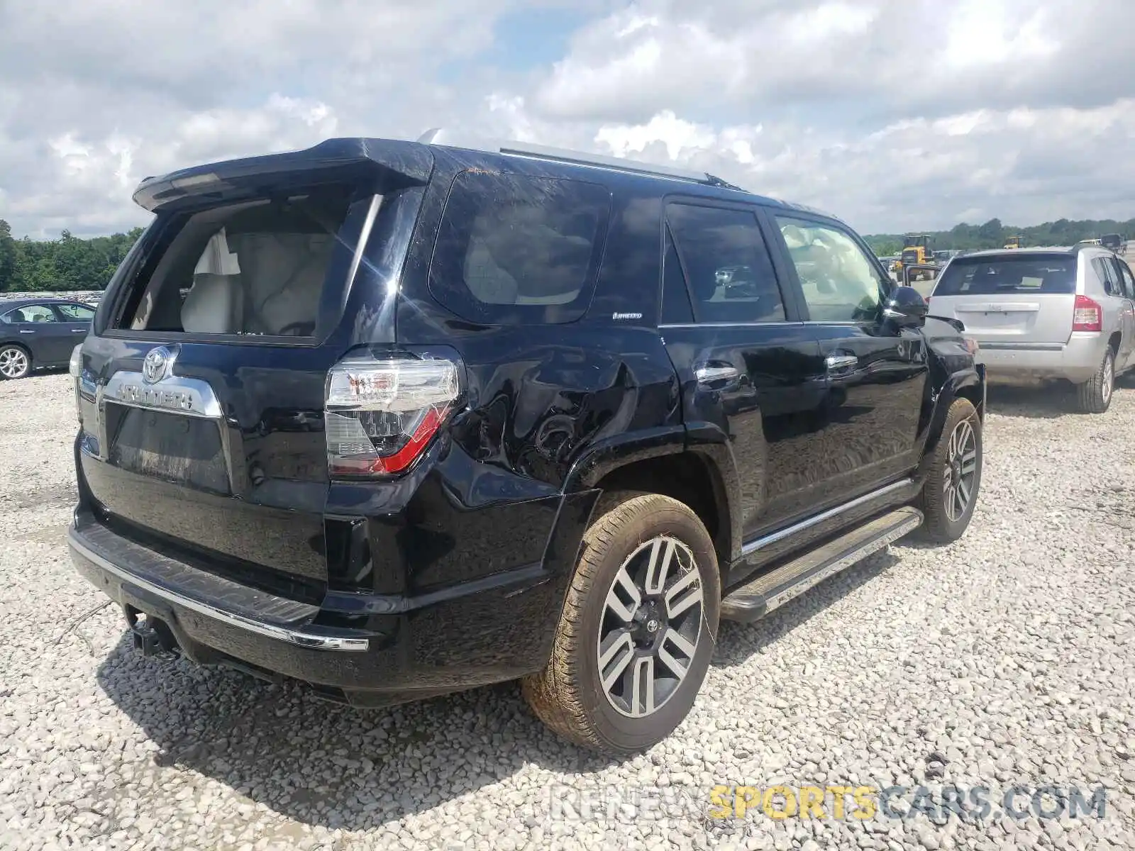 4 Photograph of a damaged car JTEZU5JR2L5221074 TOYOTA 4RUNNER 2020