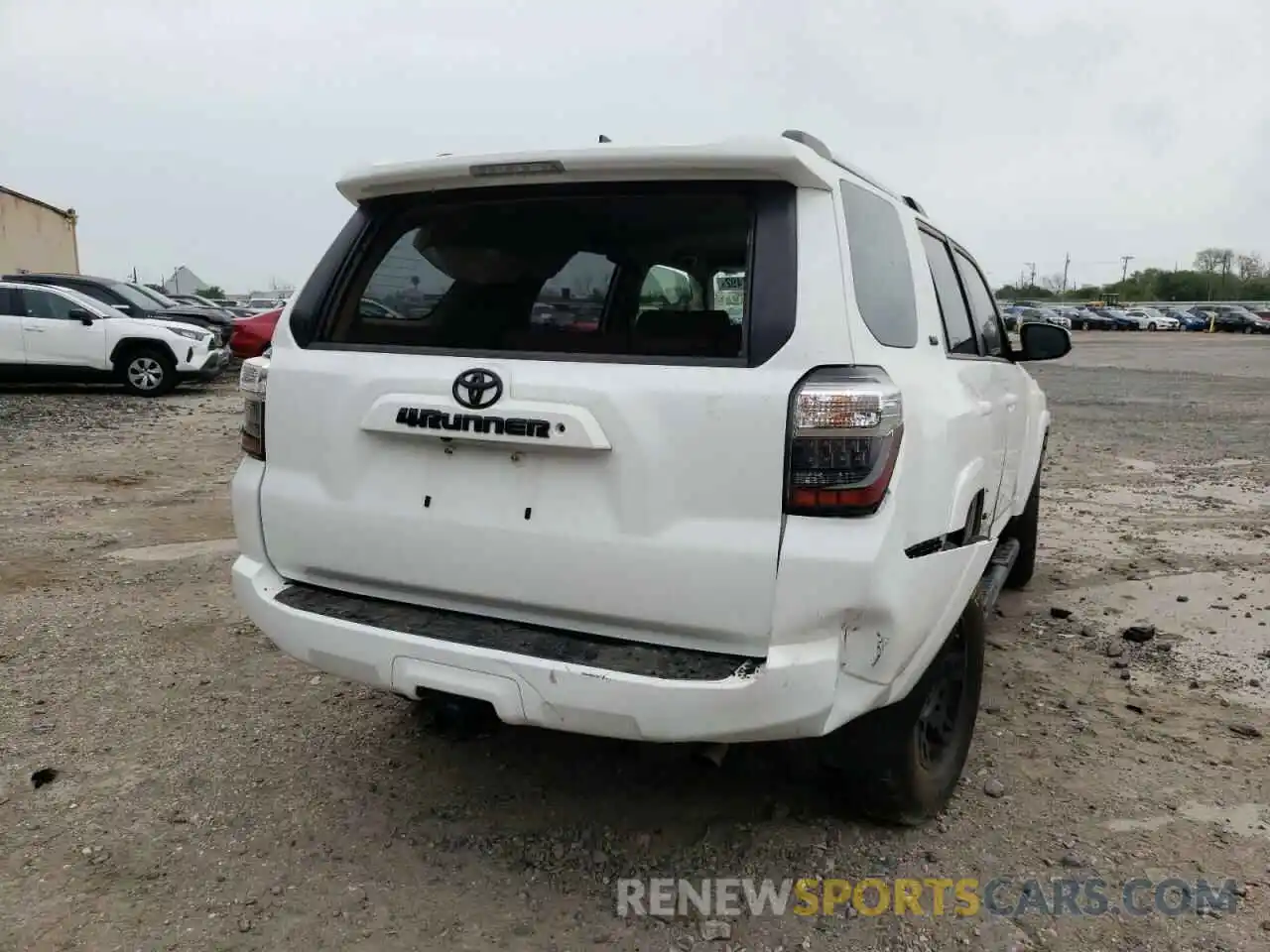 10 Photograph of a damaged car JTEZU5JR2L5223830 TOYOTA 4RUNNER 2020