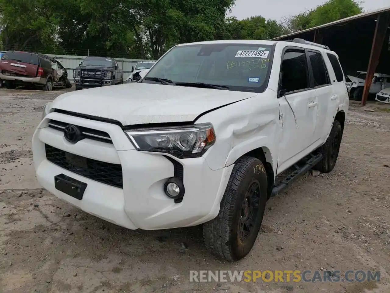 2 Photograph of a damaged car JTEZU5JR2L5223830 TOYOTA 4RUNNER 2020