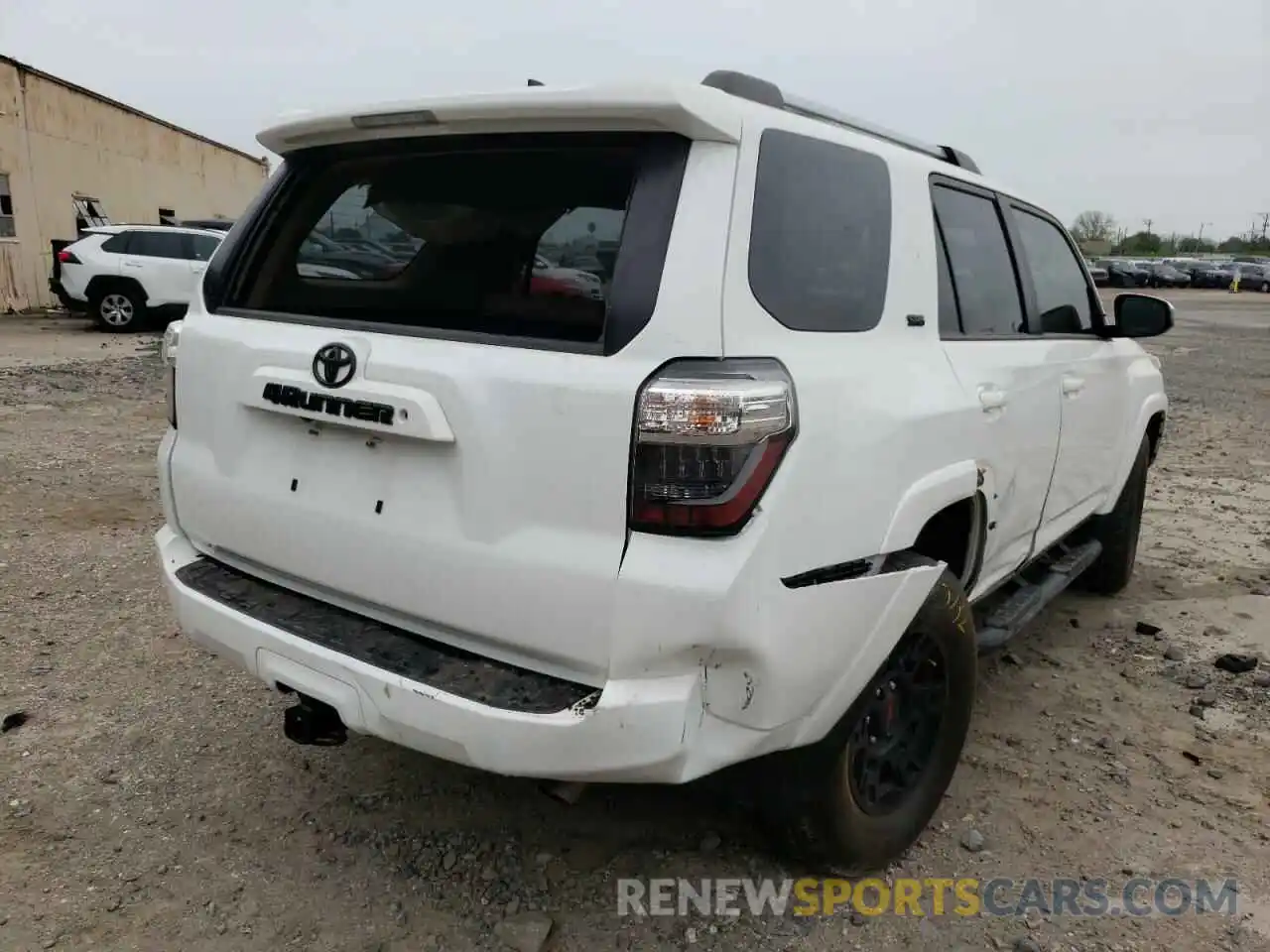 4 Photograph of a damaged car JTEZU5JR2L5223830 TOYOTA 4RUNNER 2020