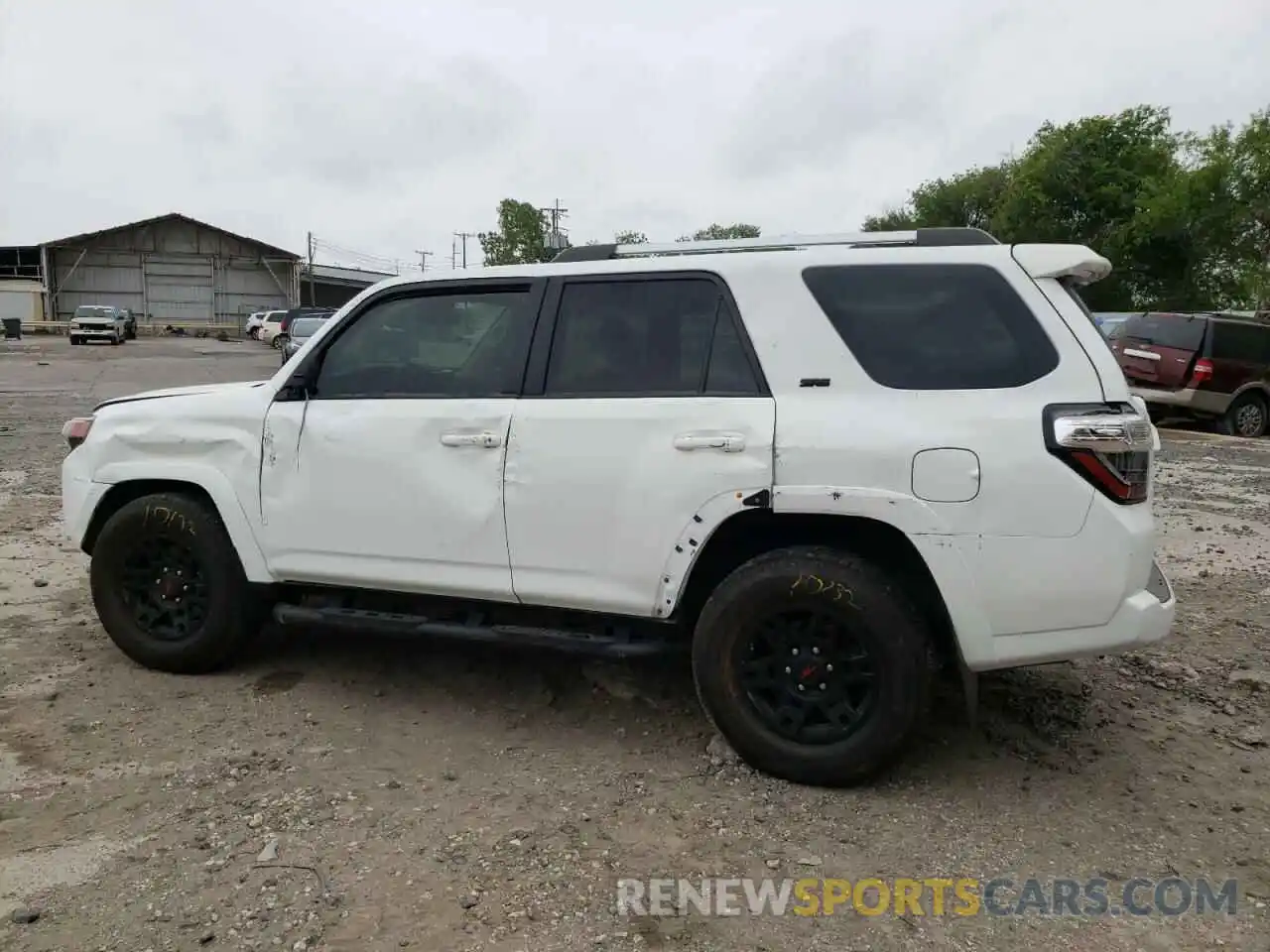 9 Photograph of a damaged car JTEZU5JR2L5223830 TOYOTA 4RUNNER 2020