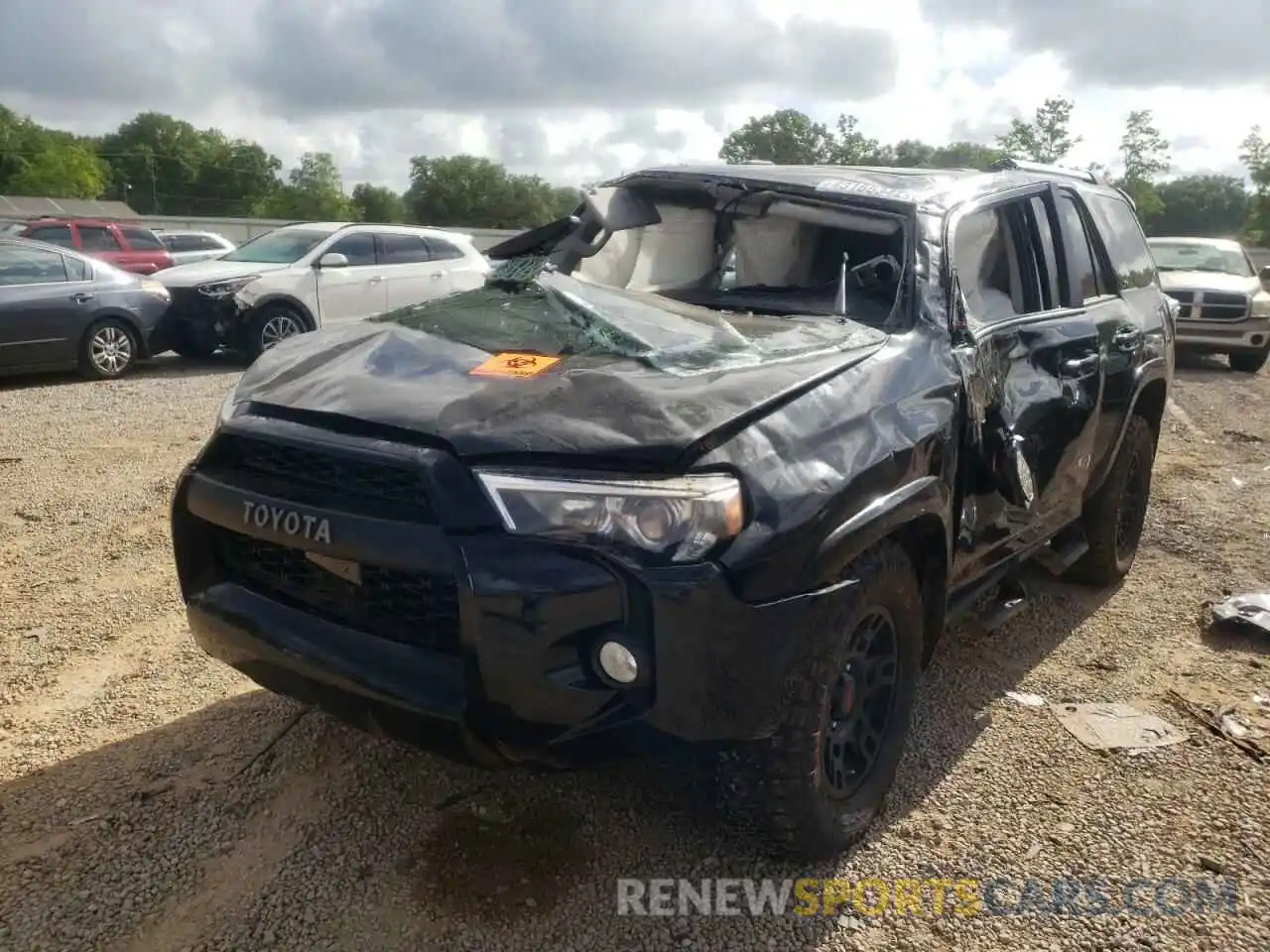 2 Photograph of a damaged car JTEZU5JR2L5226176 TOYOTA 4RUNNER 2020