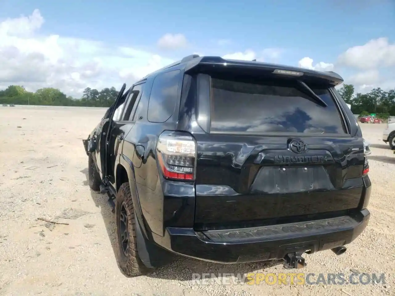 3 Photograph of a damaged car JTEZU5JR2L5226176 TOYOTA 4RUNNER 2020