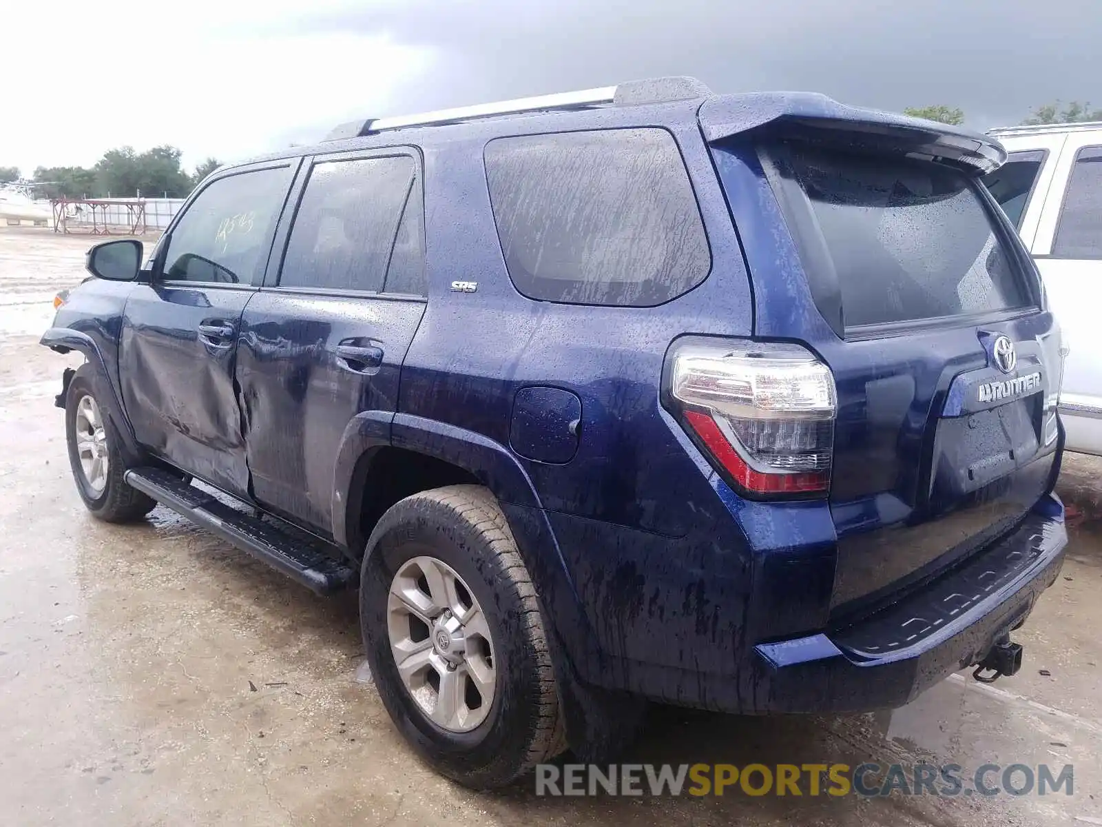 3 Photograph of a damaged car JTEZU5JR3L5214313 TOYOTA 4RUNNER 2020