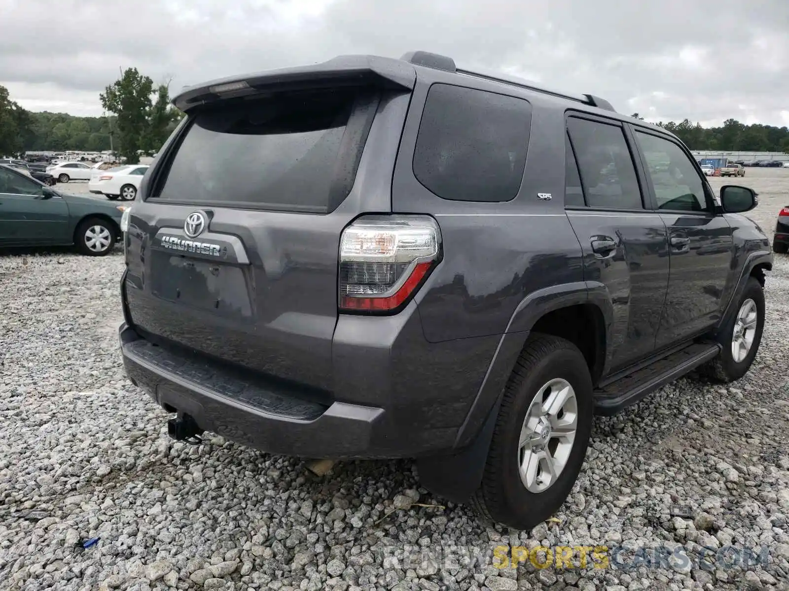 4 Photograph of a damaged car JTEZU5JR3L5218488 TOYOTA 4RUNNER 2020