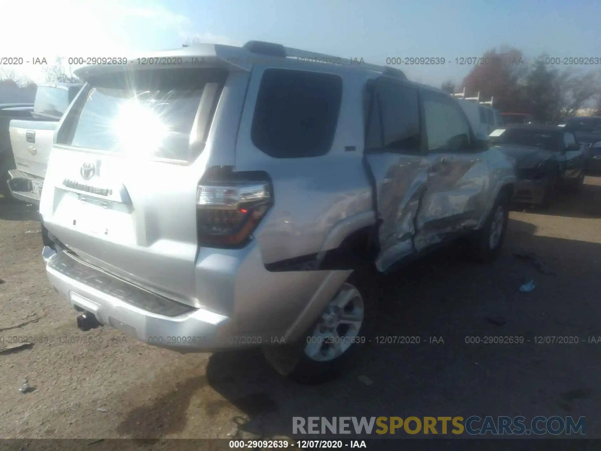 4 Photograph of a damaged car JTEZU5JR3L5219186 TOYOTA 4RUNNER 2020