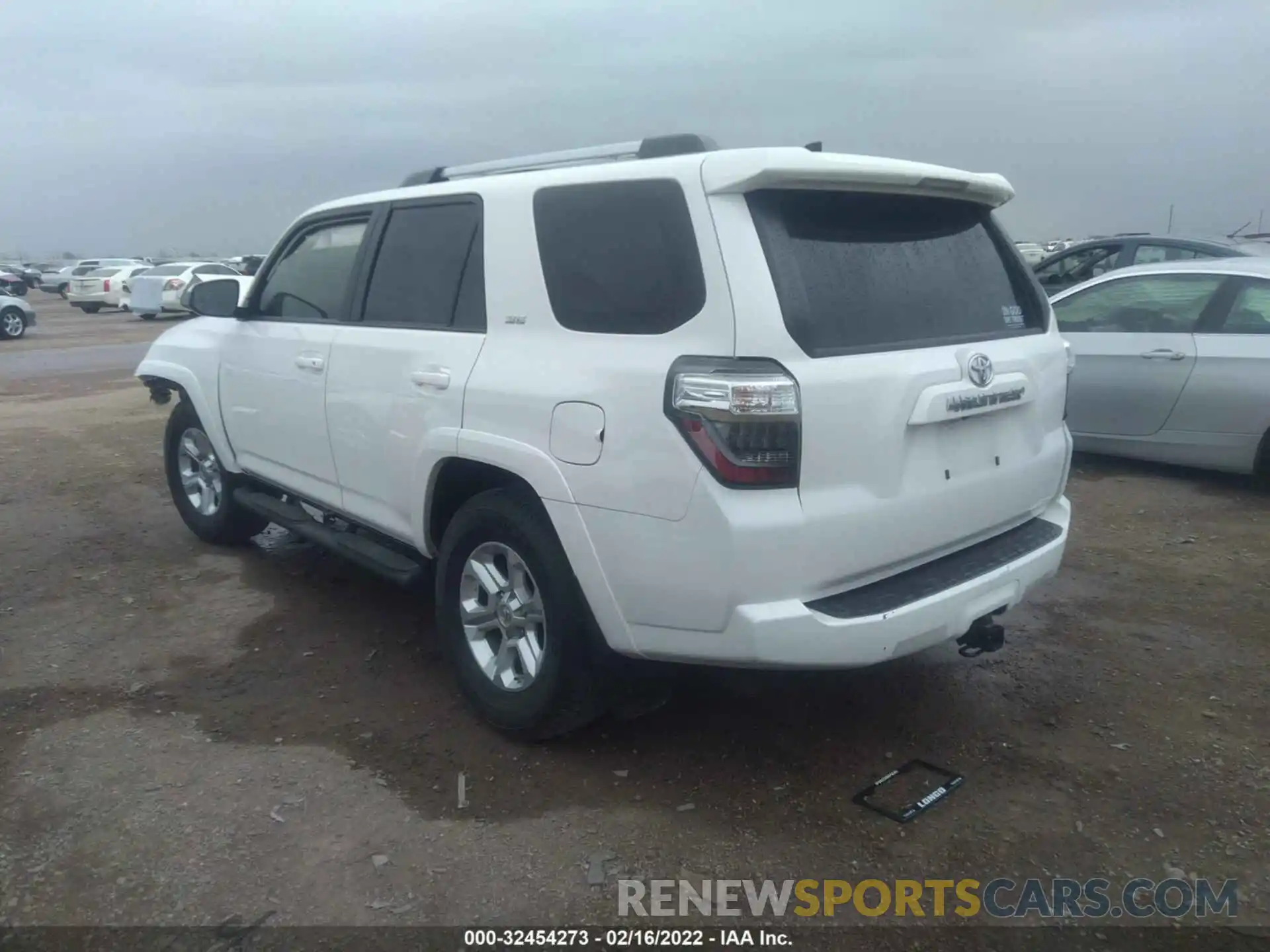 3 Photograph of a damaged car JTEZU5JR3L5219365 TOYOTA 4RUNNER 2020