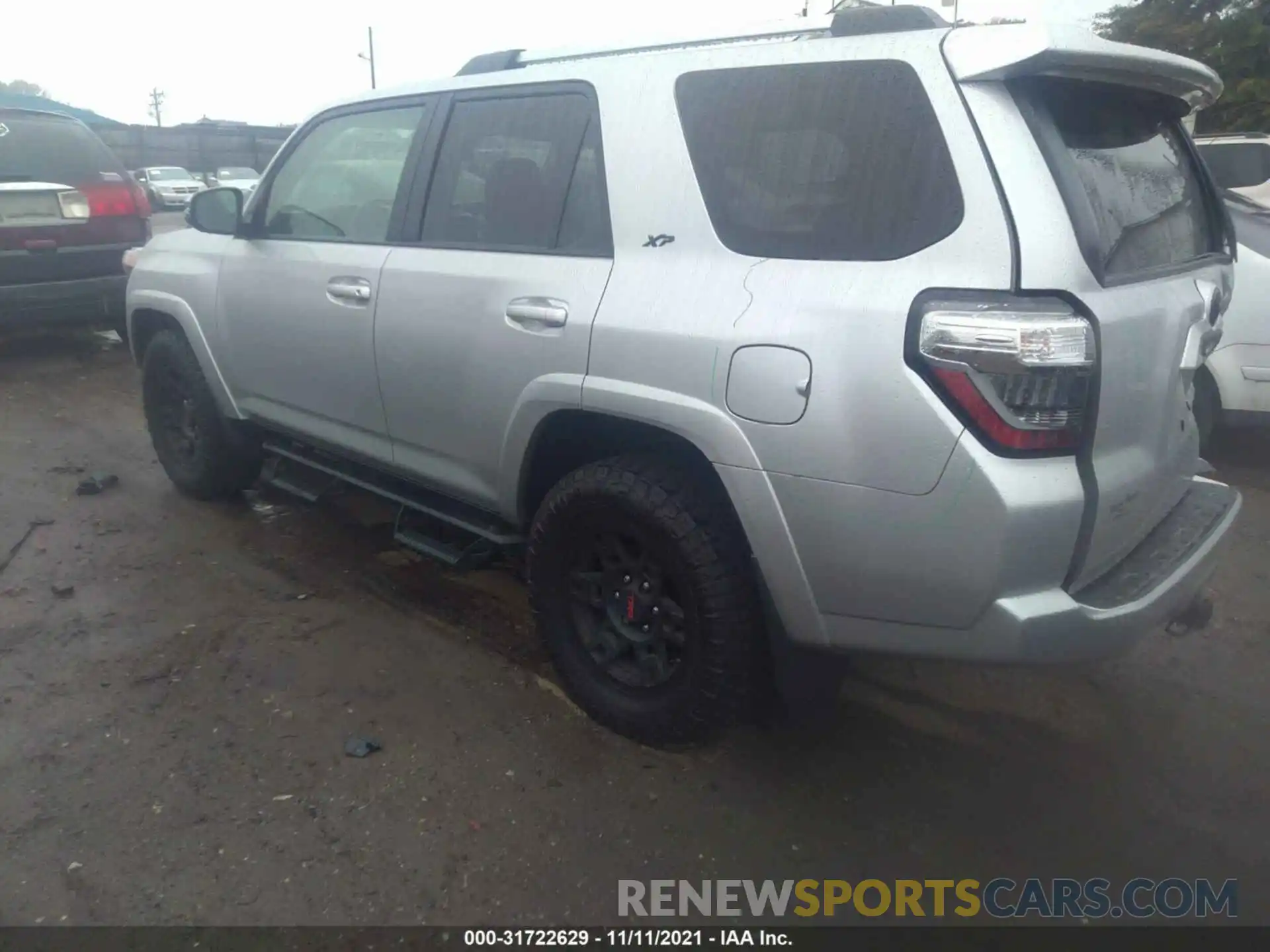 3 Photograph of a damaged car JTEZU5JR3L5220872 TOYOTA 4RUNNER 2020