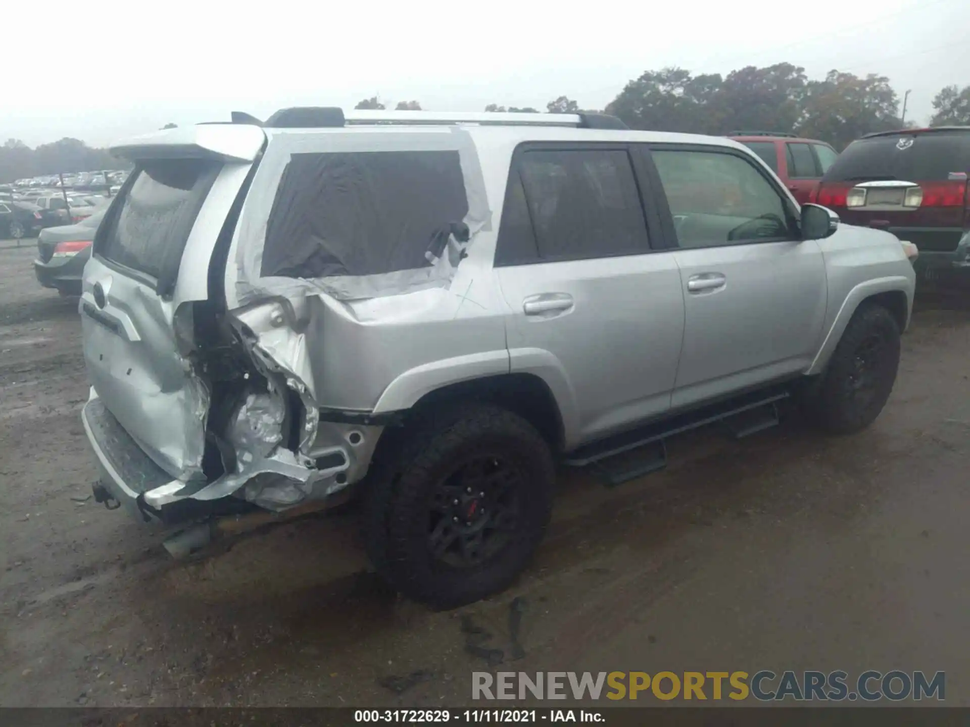 4 Photograph of a damaged car JTEZU5JR3L5220872 TOYOTA 4RUNNER 2020