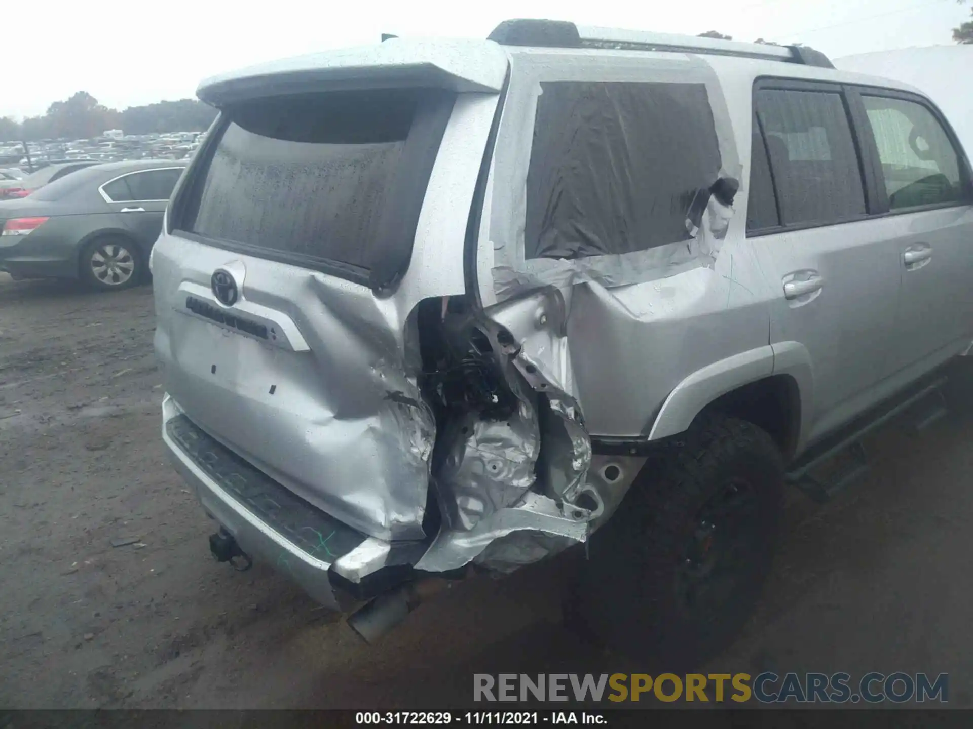 6 Photograph of a damaged car JTEZU5JR3L5220872 TOYOTA 4RUNNER 2020