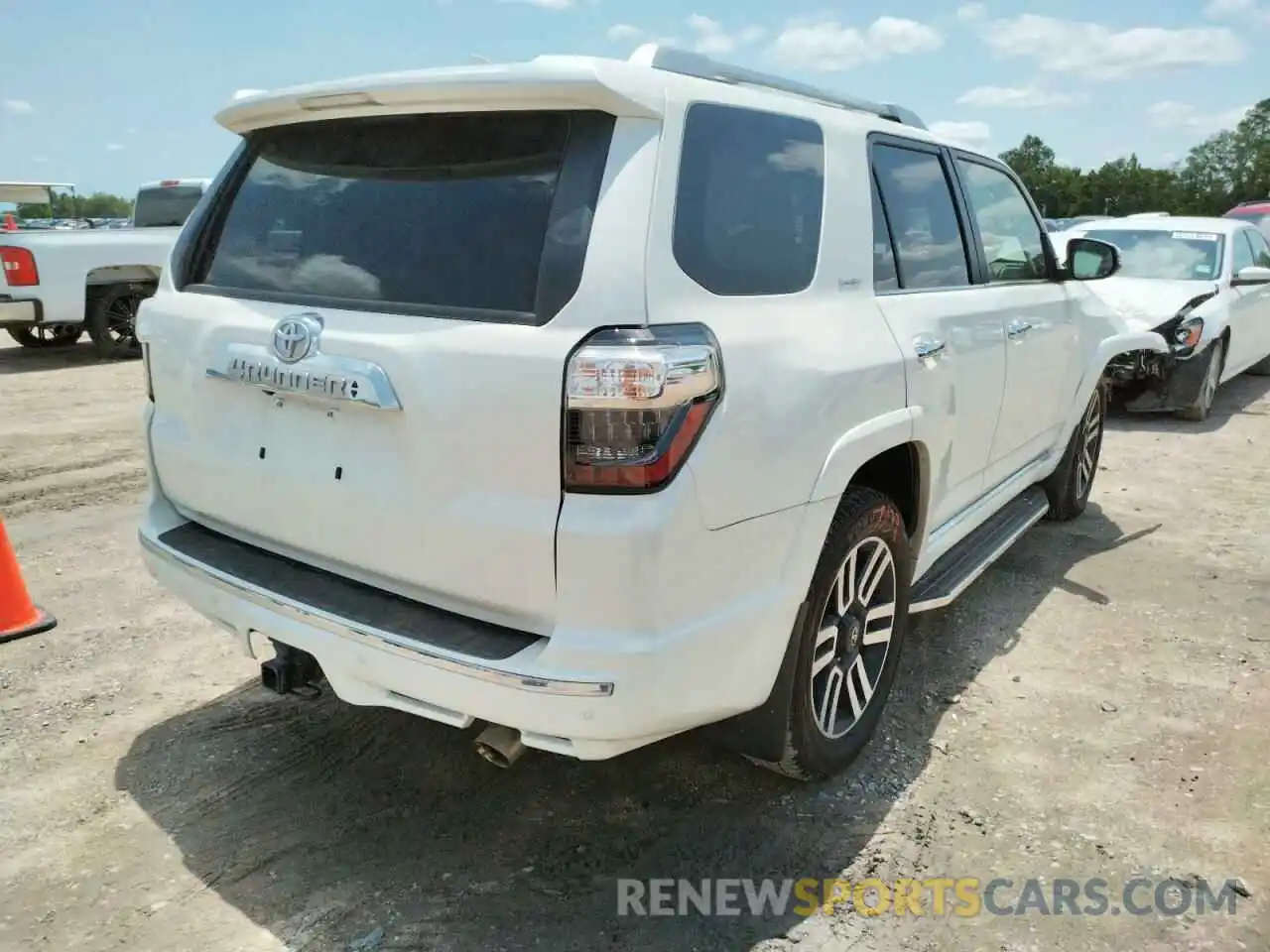 4 Photograph of a damaged car JTEZU5JR3L5221374 TOYOTA 4RUNNER 2020