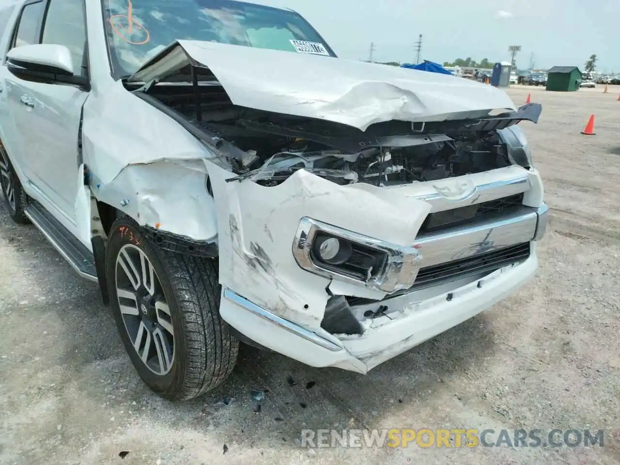 9 Photograph of a damaged car JTEZU5JR3L5221374 TOYOTA 4RUNNER 2020