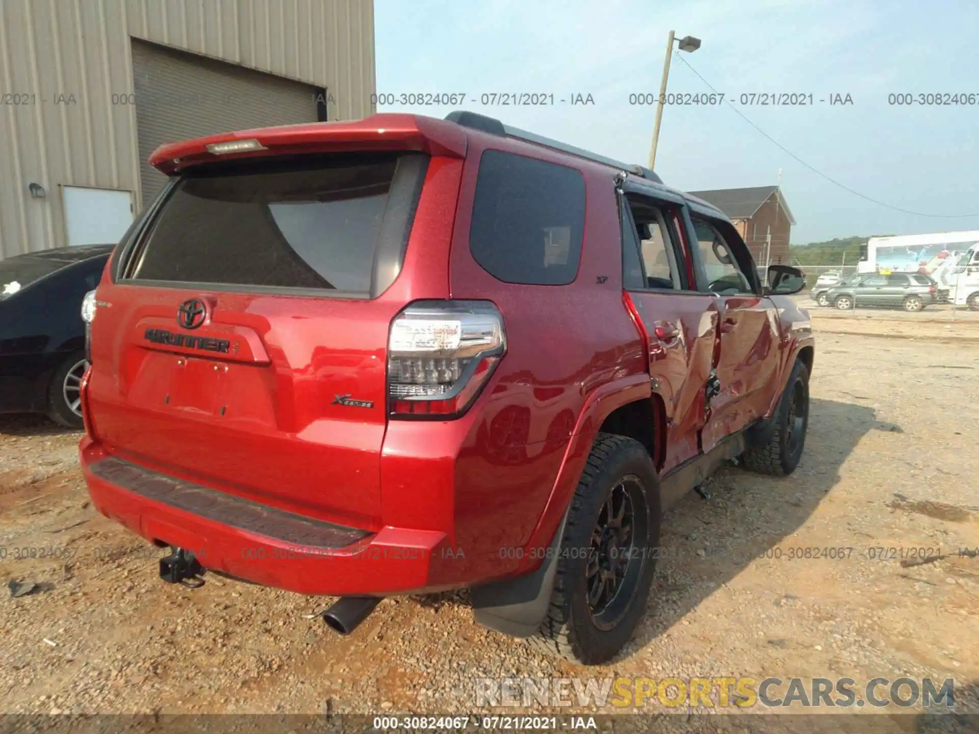 4 Photograph of a damaged car JTEZU5JR3L5223254 TOYOTA 4RUNNER 2020