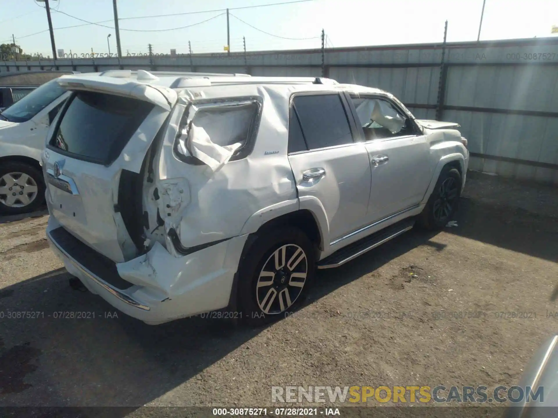 4 Photograph of a damaged car JTEZU5JR4L5215776 TOYOTA 4RUNNER 2020