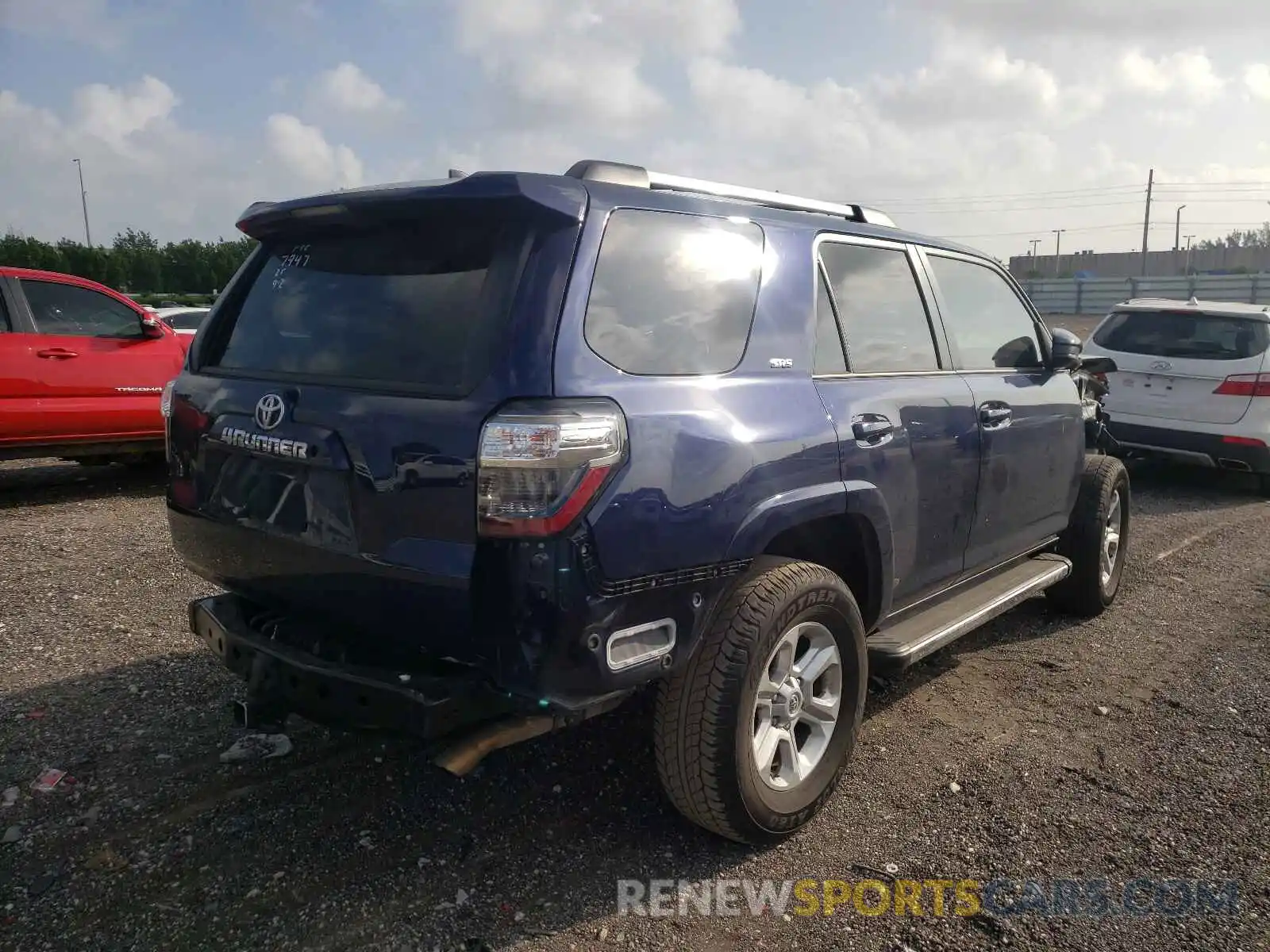 4 Photograph of a damaged car JTEZU5JR4L5217947 TOYOTA 4RUNNER 2020