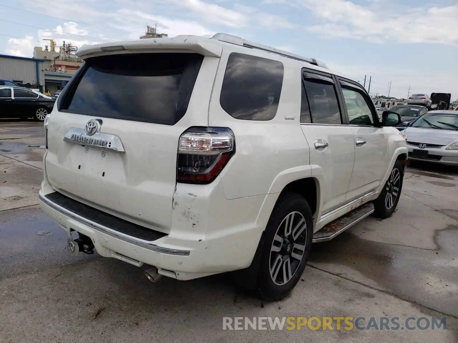 4 Photograph of a damaged car JTEZU5JR4L5222663 TOYOTA 4RUNNER 2020