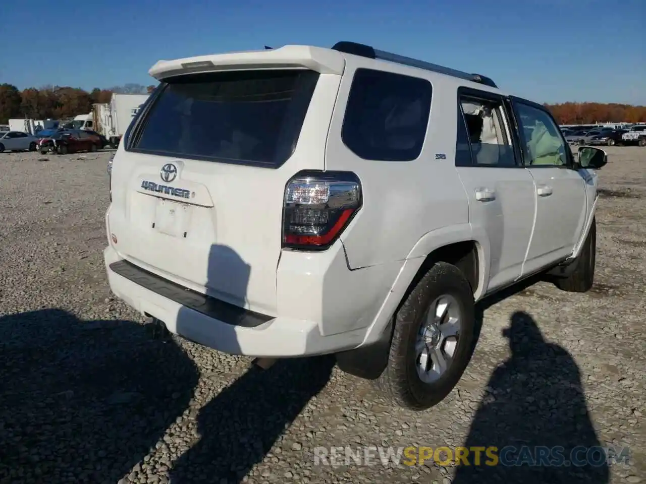 4 Photograph of a damaged car JTEZU5JR4L5224431 TOYOTA 4RUNNER 2020