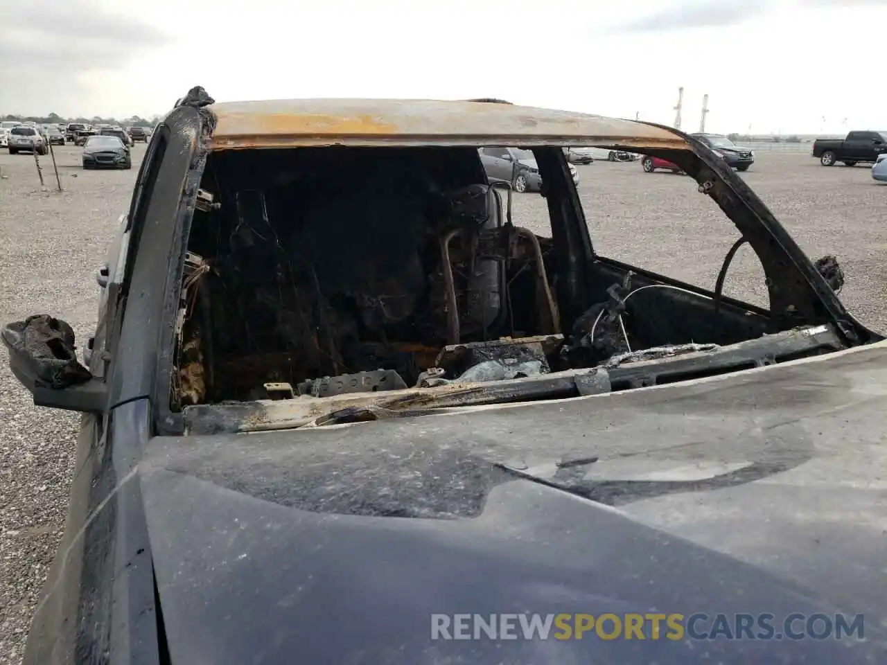 9 Photograph of a damaged car JTEZU5JR5L5213969 TOYOTA 4RUNNER 2020